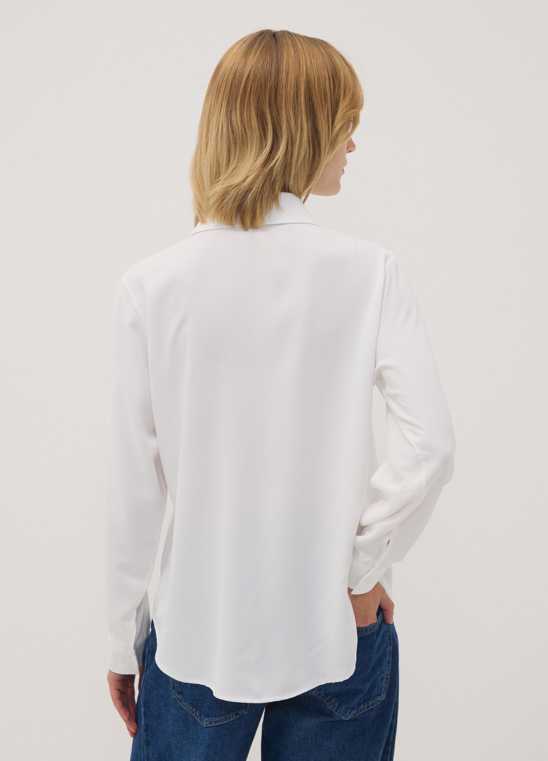 White regular-fit shirt with classic collar