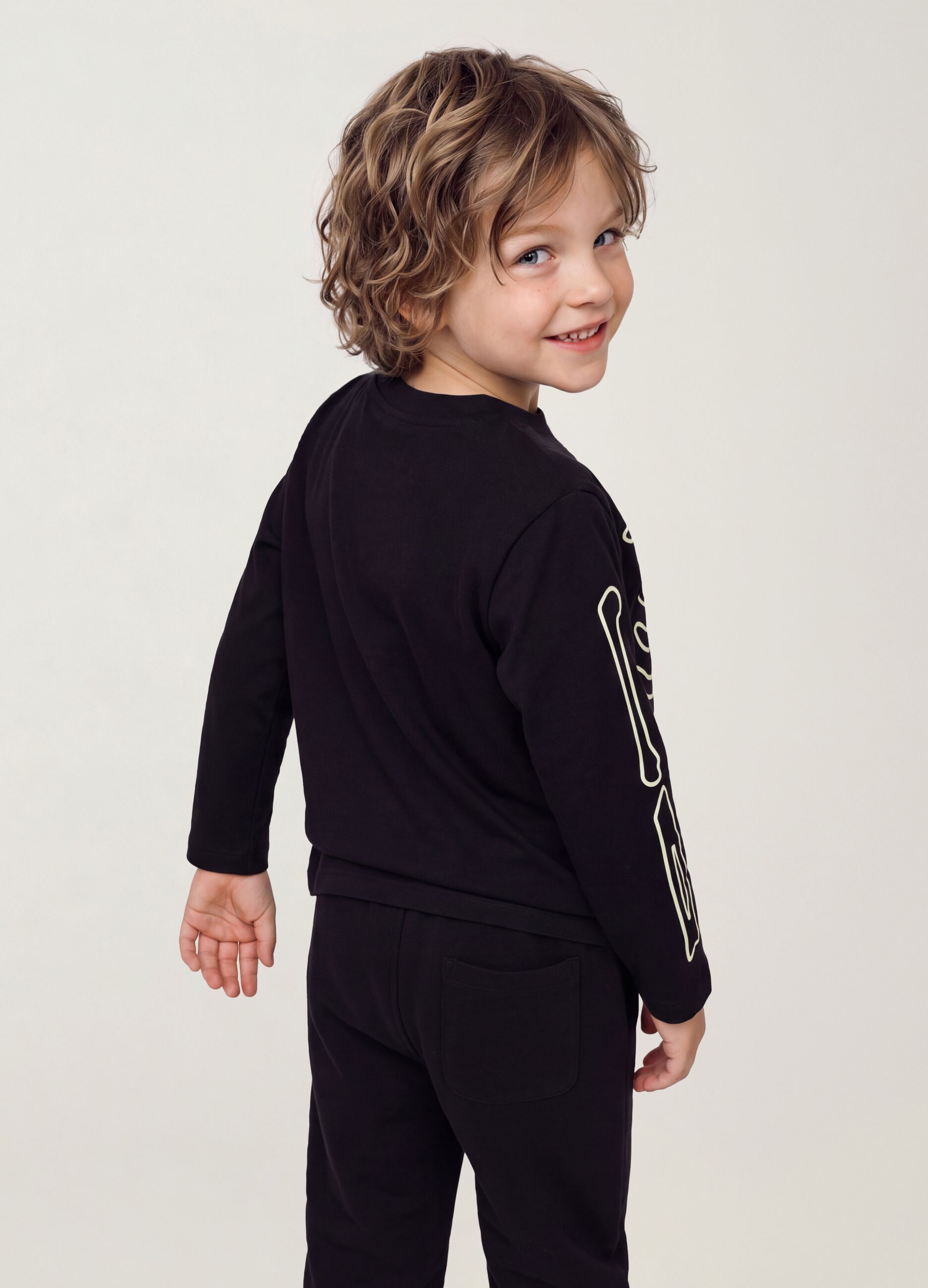 T-shirt nera in puro cotone con girocollo e stampa scheletro