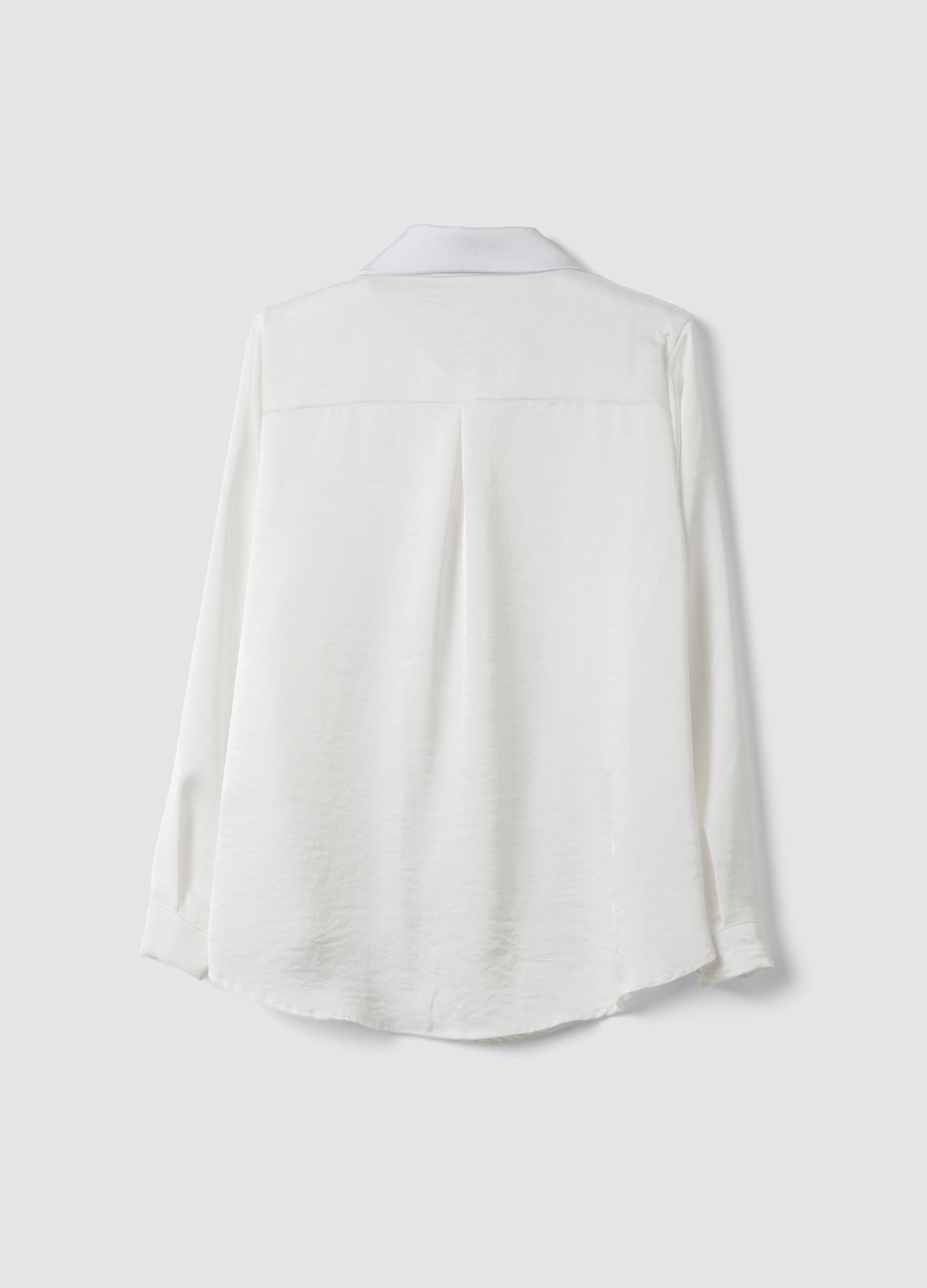 White regular-fit shirt with classic collar