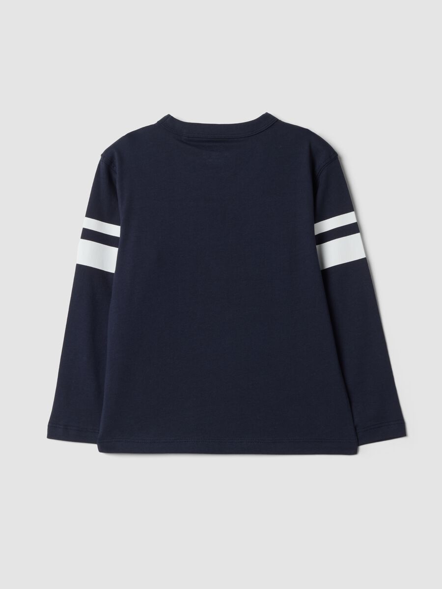 تيشيرت أزرق من قطن خالص بطباعة كوليج بقصّة عادية_1