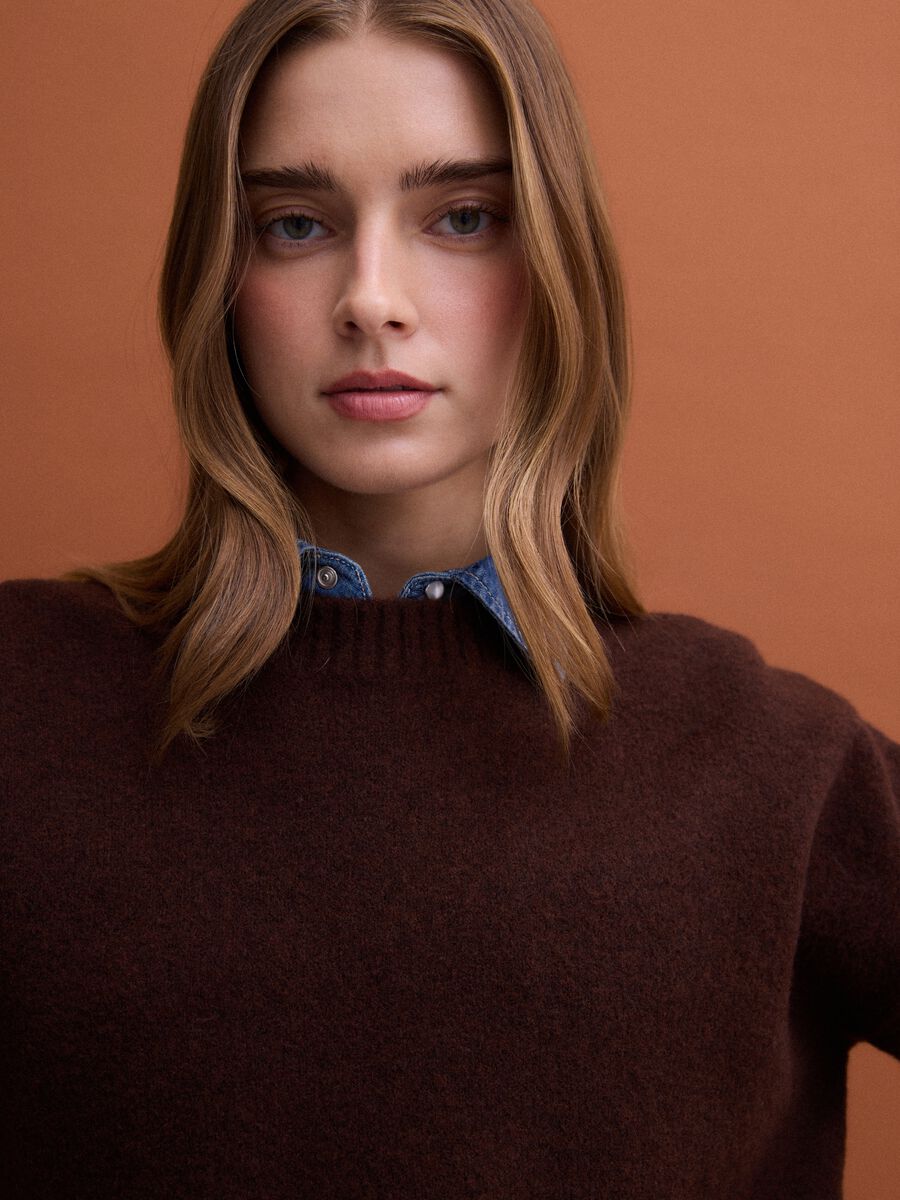 Dark brown crew-neck stretch wool jumper_2