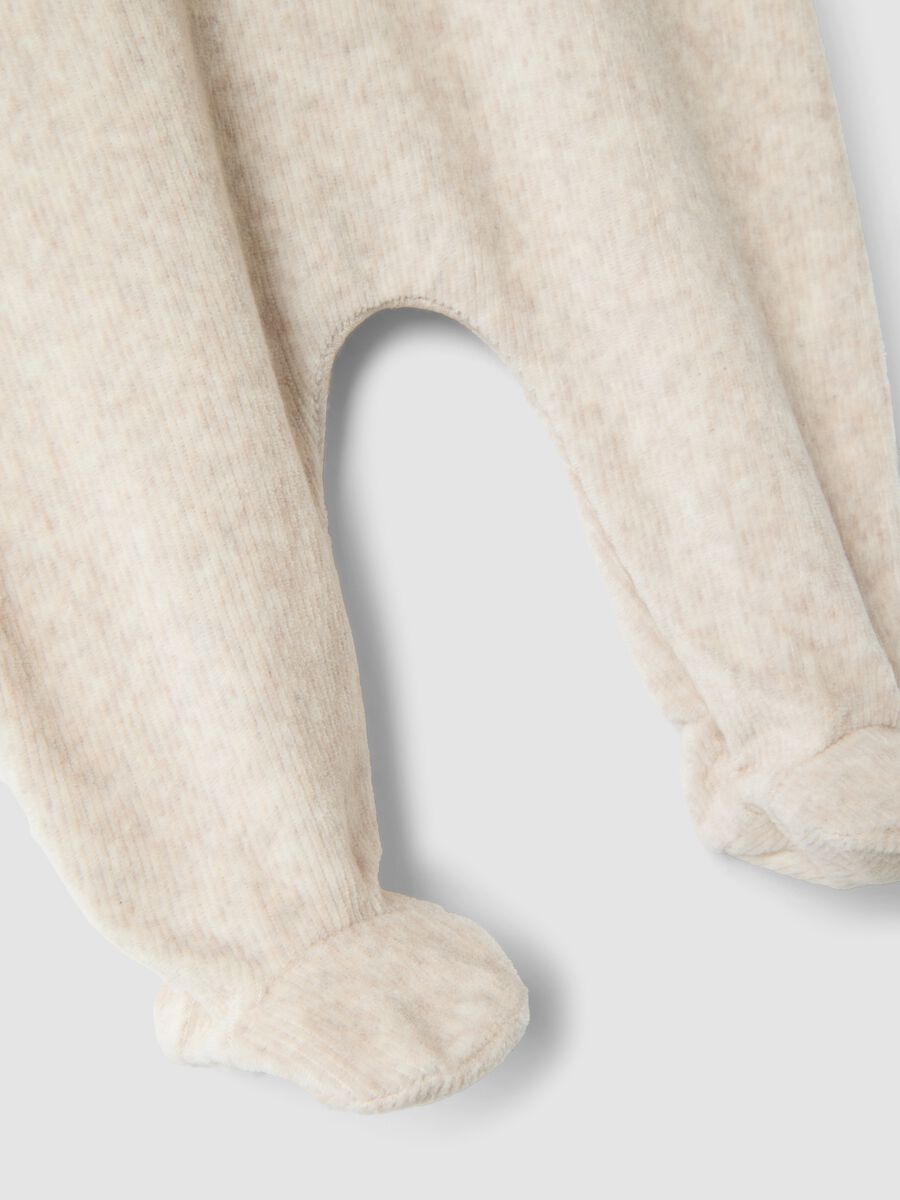Beige organic cotton blend baby sleepsuit with feet_3