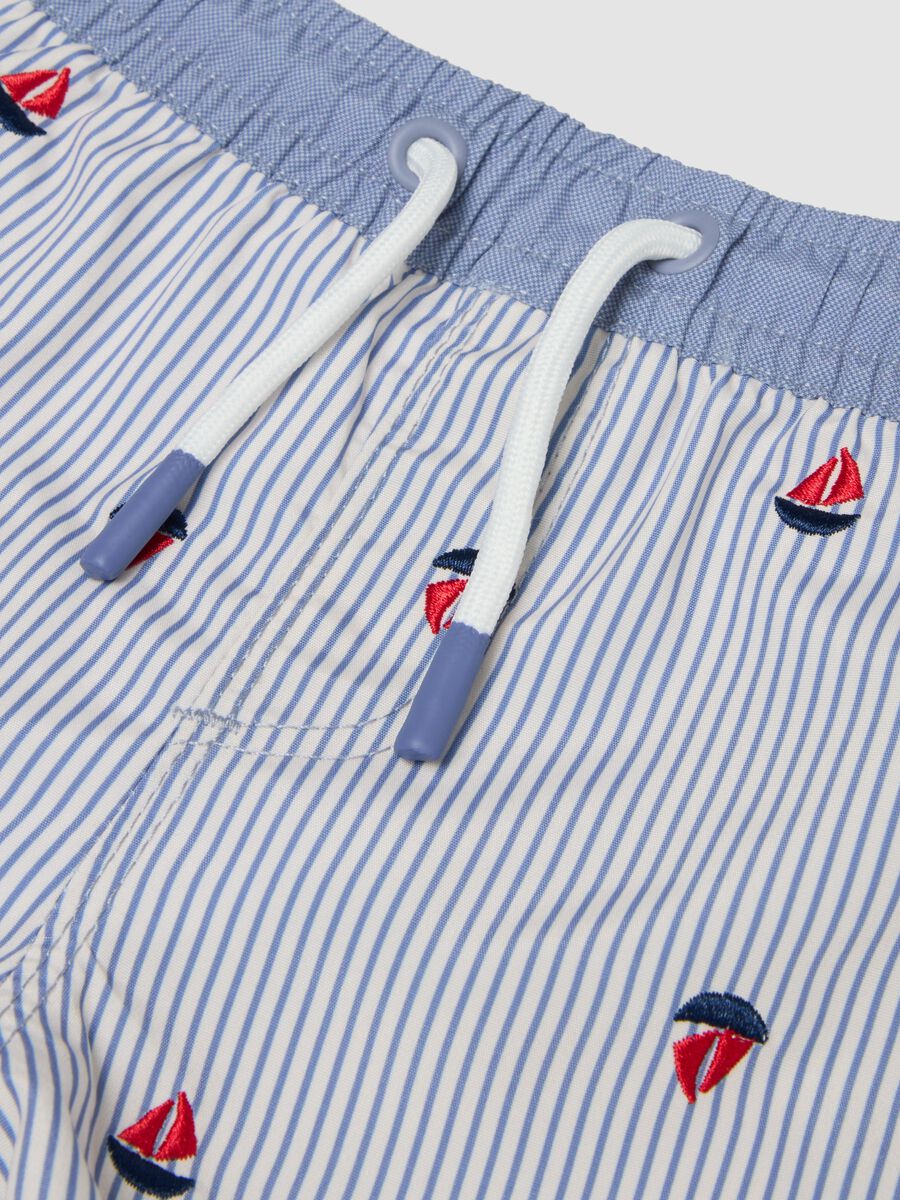 Blue striped baby swim shorts with embroidered boats_2