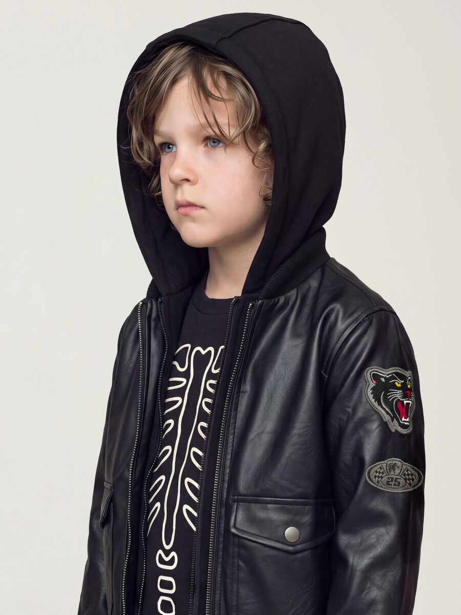 Black padded hooded zip-up jacket for boys_2