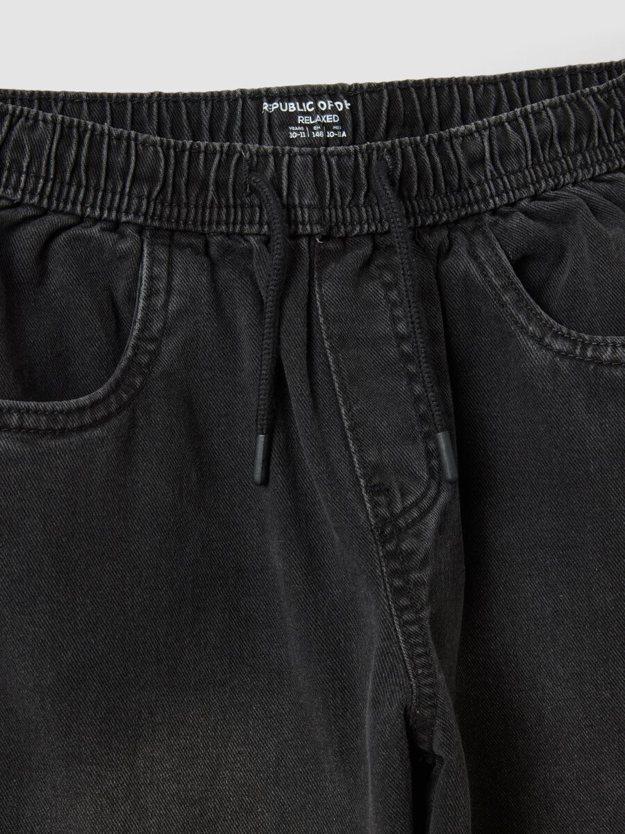 Black pure cotton denim joggers with cargo pockets, relaxed fit_2