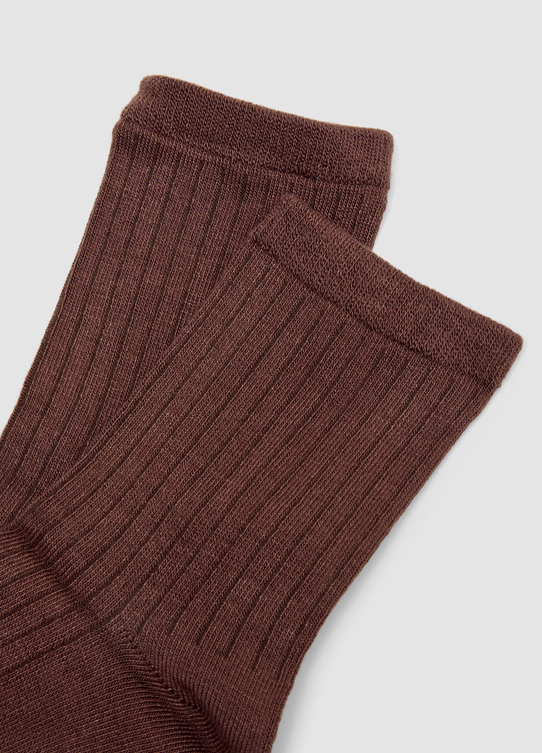 2-pack of brown and white stretch-fabric socks