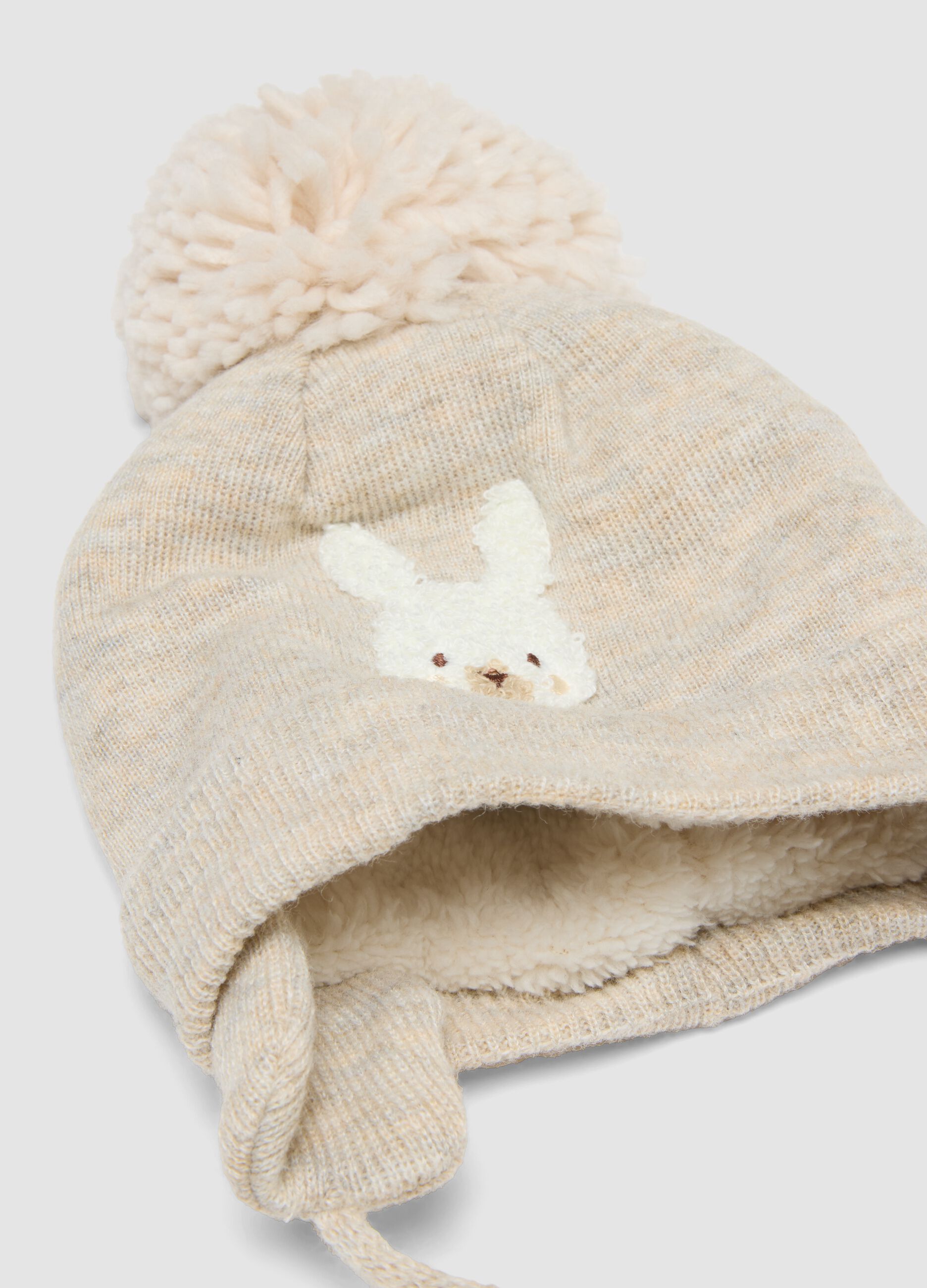 Cappello beige melange in misto lana con pompon