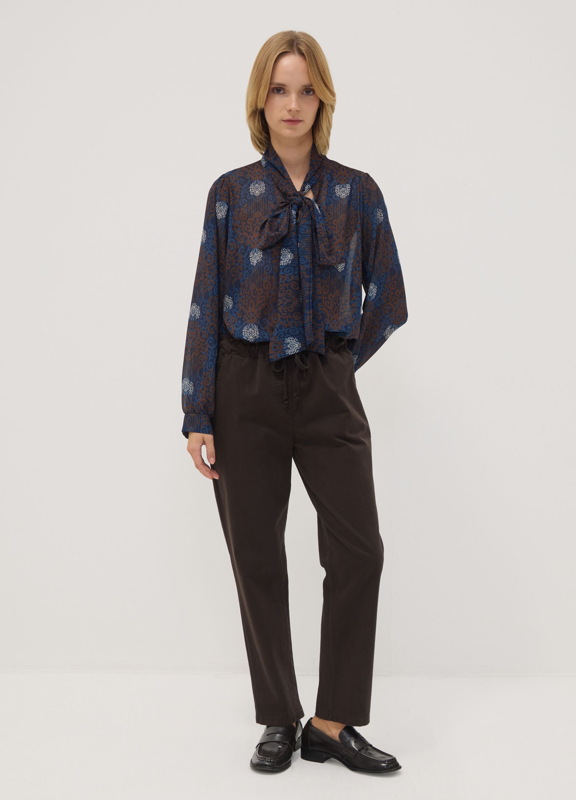 Blue and brown blouse with bow and all-over print, regular fit