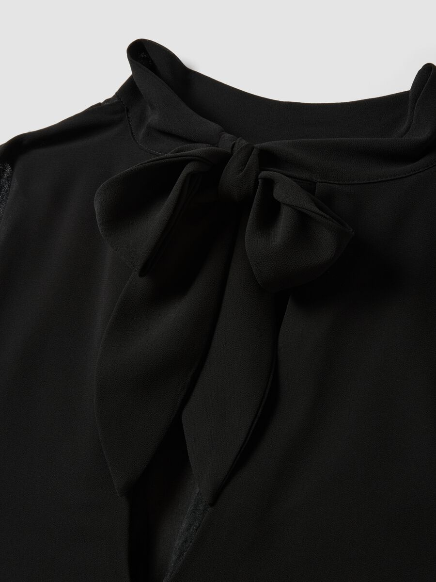 Black sleeveless high-neck slim-fit dress with bow_5