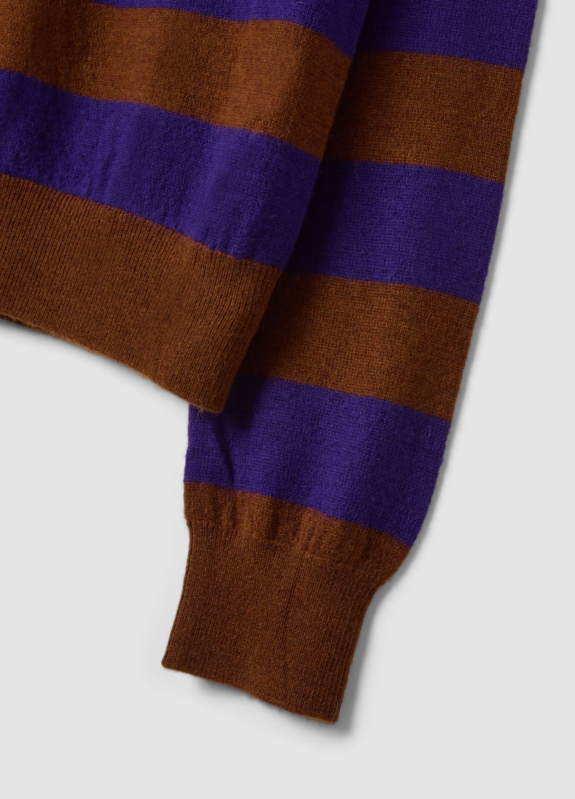 Maglia viola in pura lana a righe con girocollo