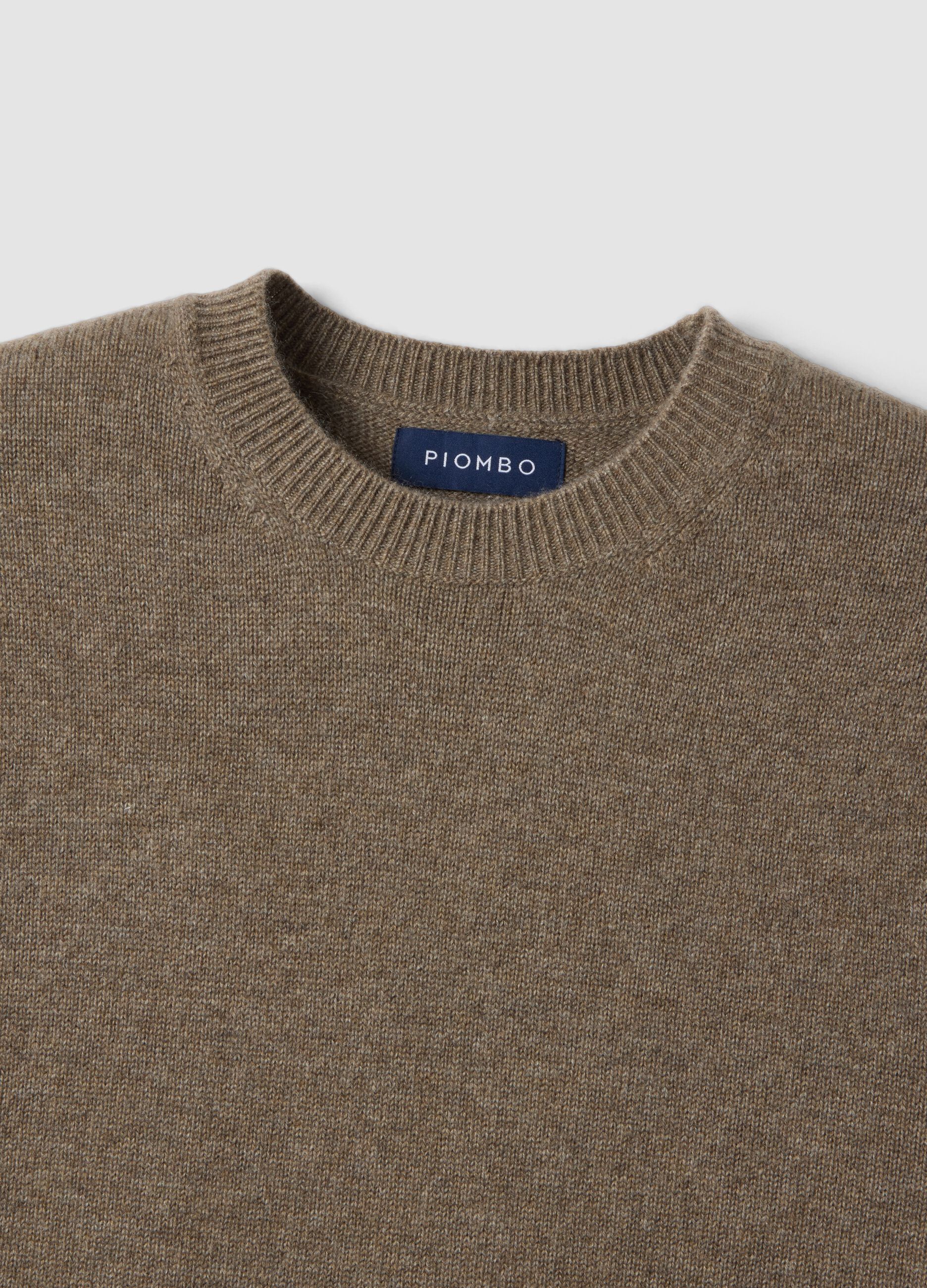 Maglia marrone in puro cashmere a girocollo regular fit