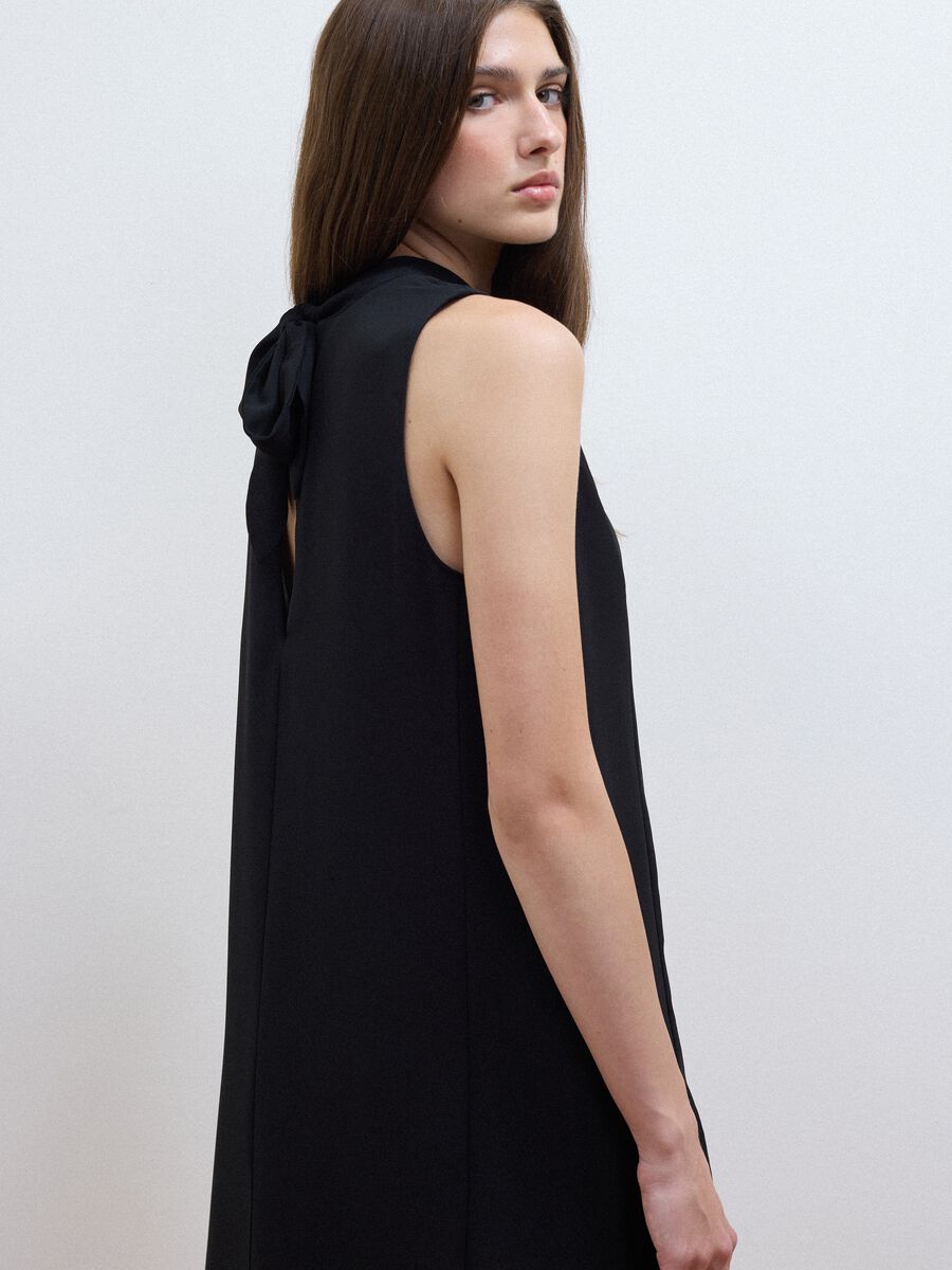 Black sleeveless high-neck slim-fit dress with bow_0