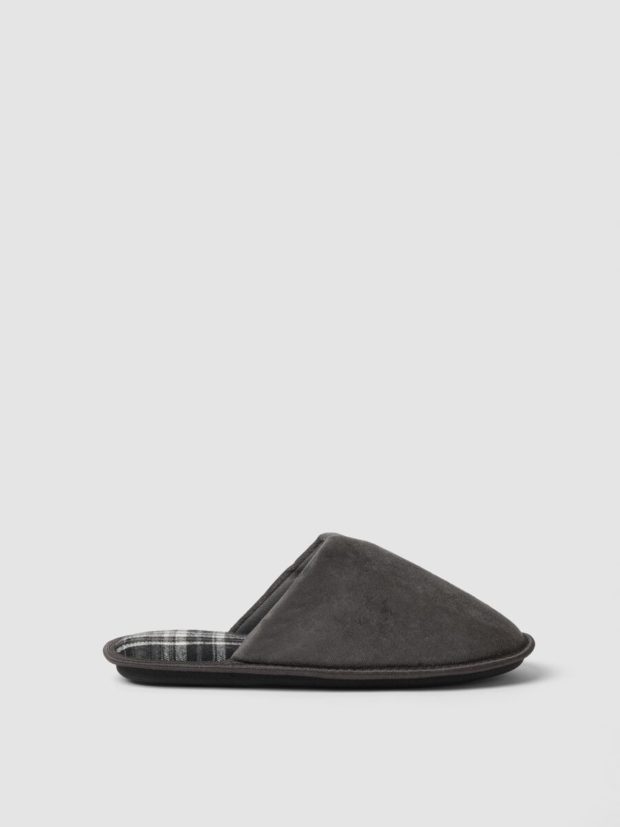 Grey slippers with check lining_0