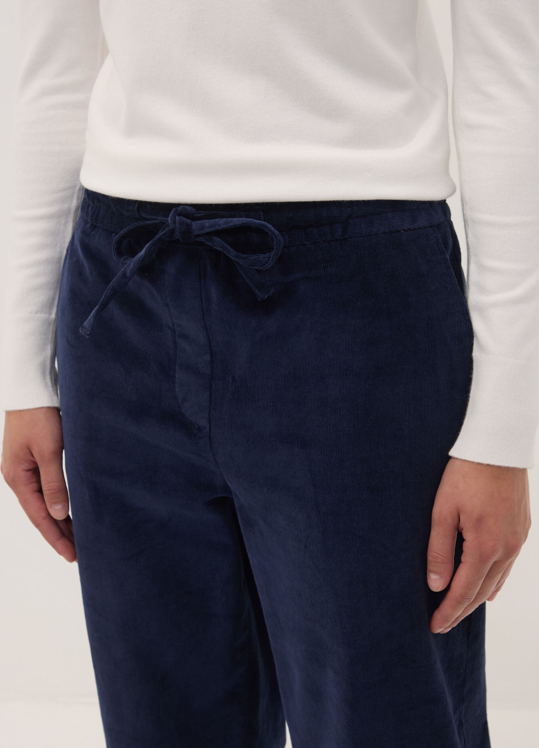 Pantaloni blu in cotone elasticizzato a coste con vita elasticizzata