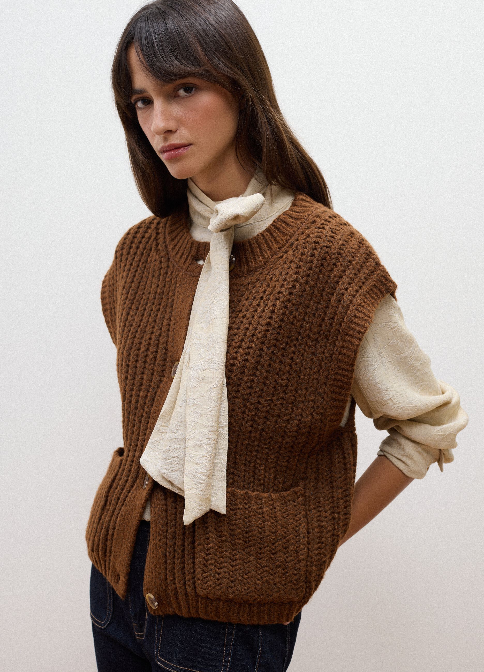 Gilet arancione in misto lana con bottoni