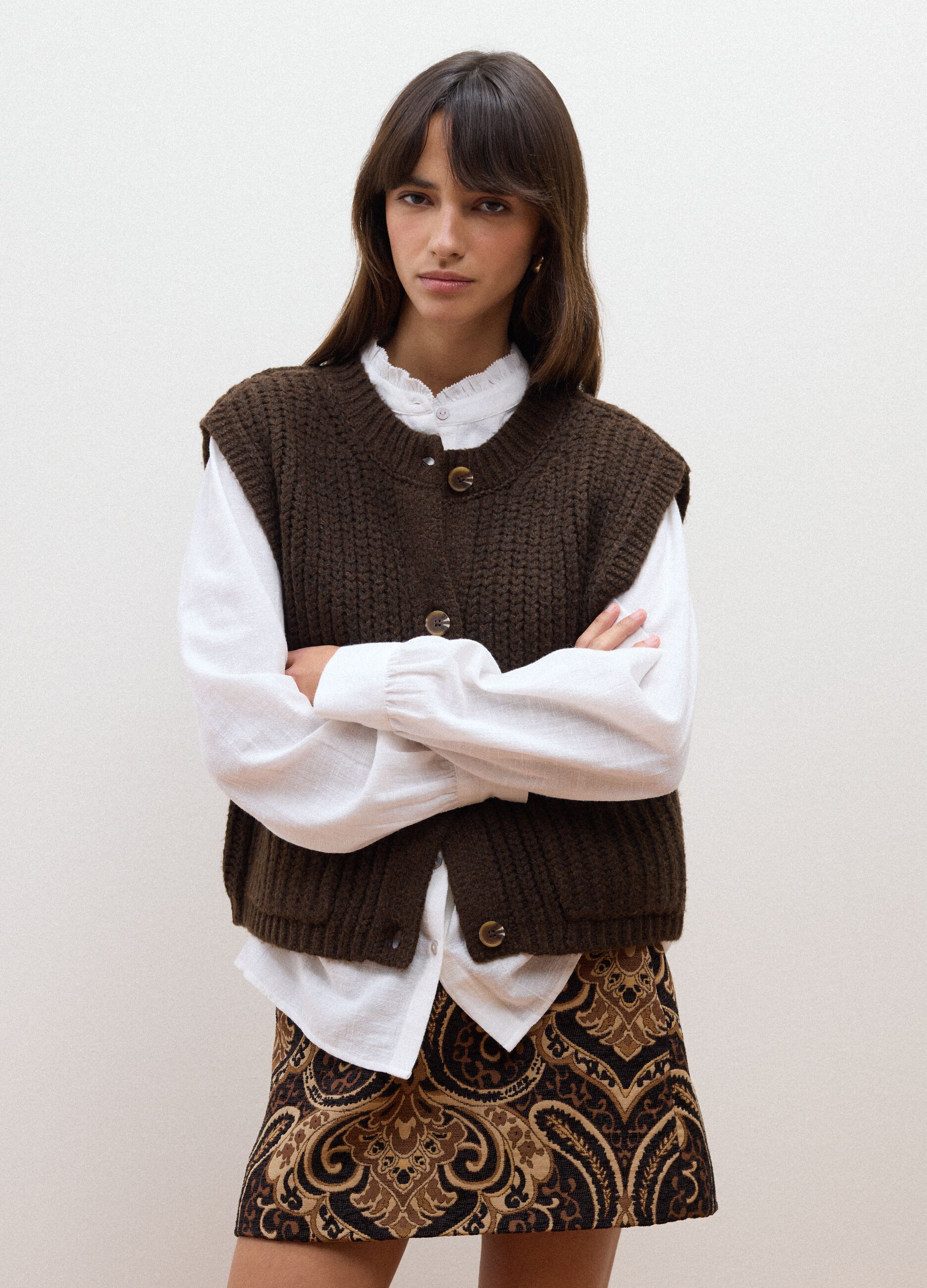 Gilet marrone in misto lana con bottoni
