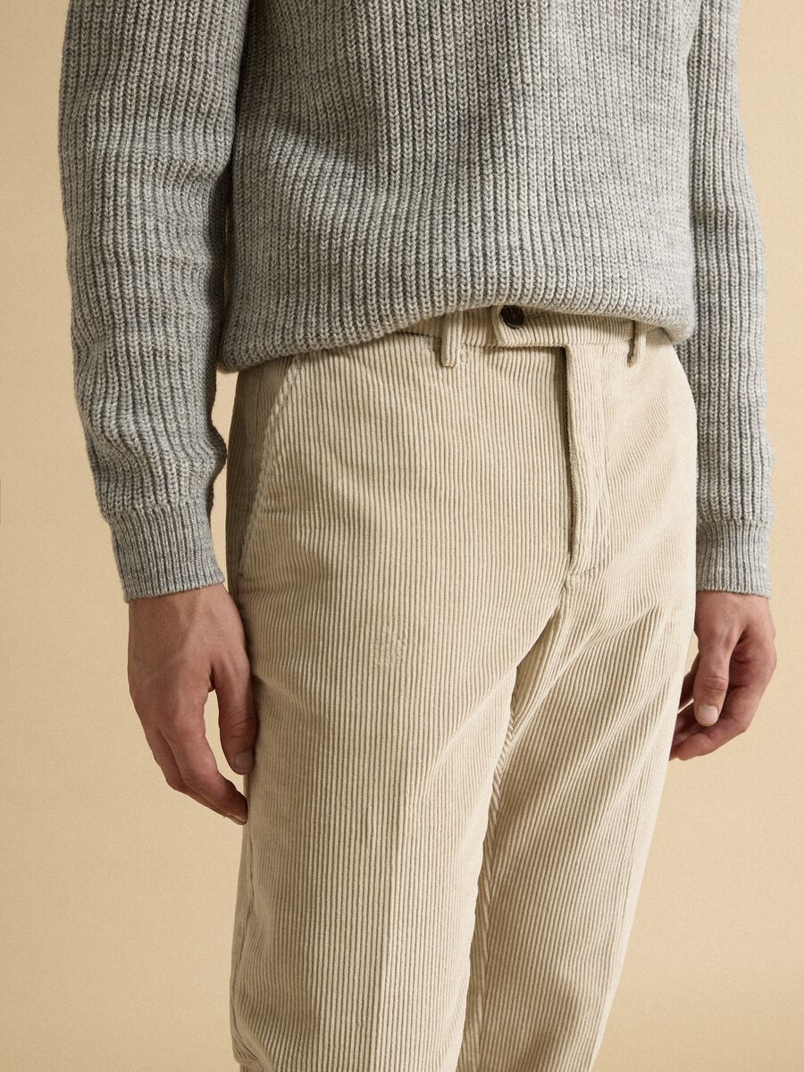 Pantaloni beige in cotone elasticizzato a coste_3