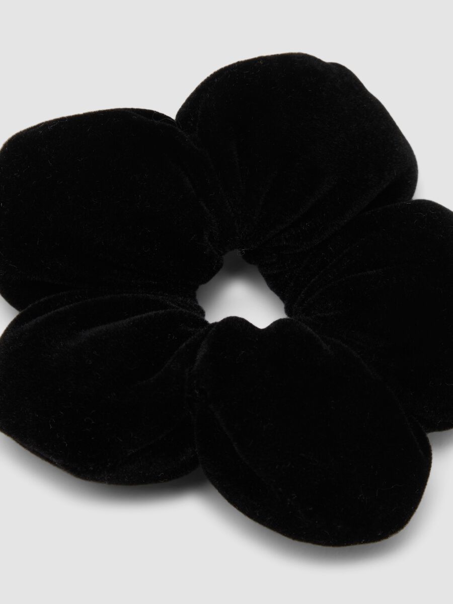 Black statement scrunchie_1