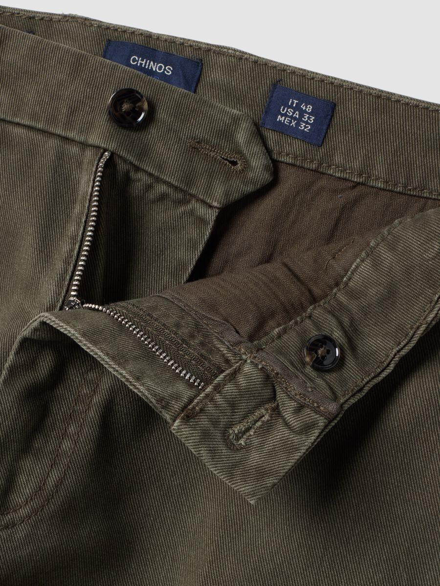 Green pure cotton carrot-fit chino trousers_6