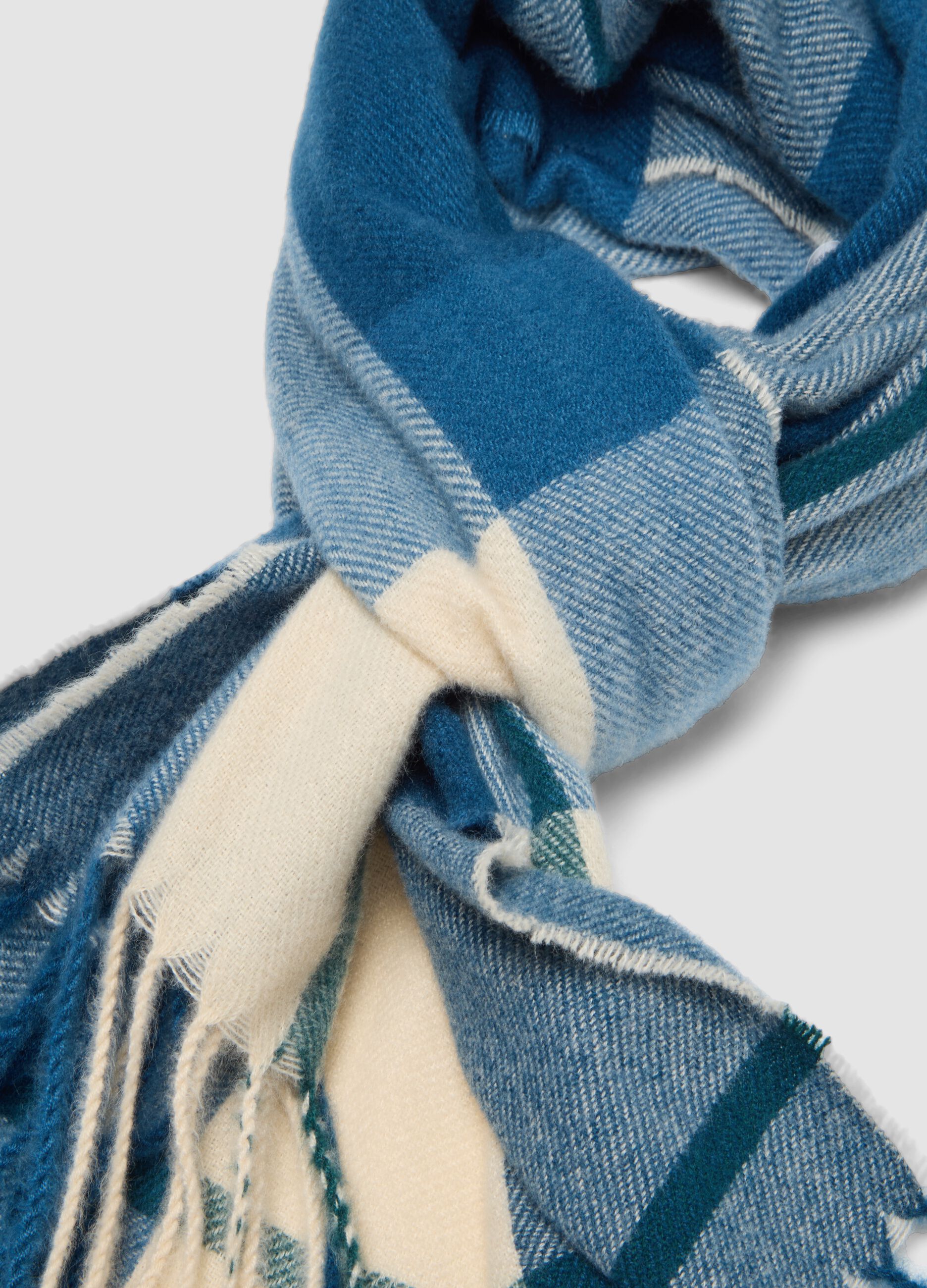 Sciarpa azzurro chiaro, blu petrolio ed ecr&ugrave; a quadri