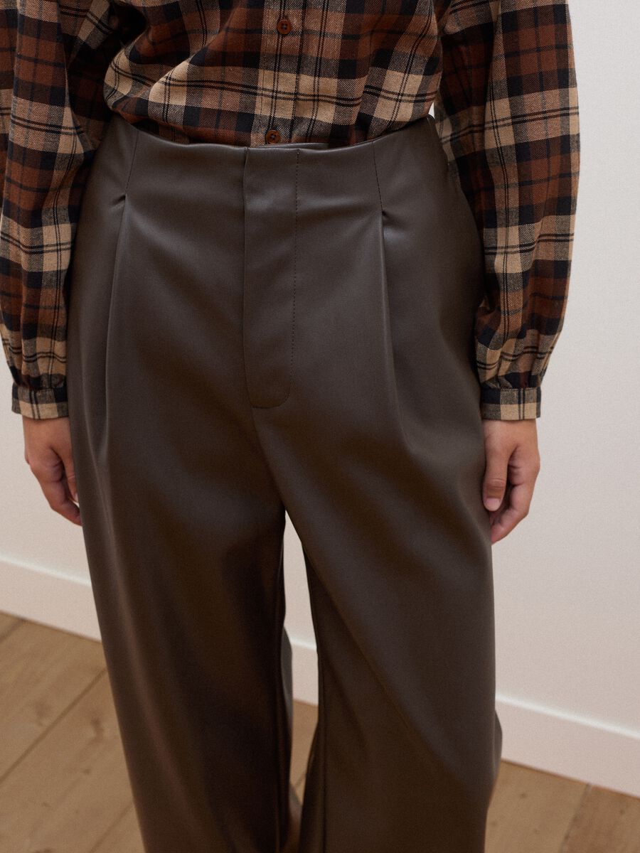 Brown barrel-fit trousers with regular waist_3