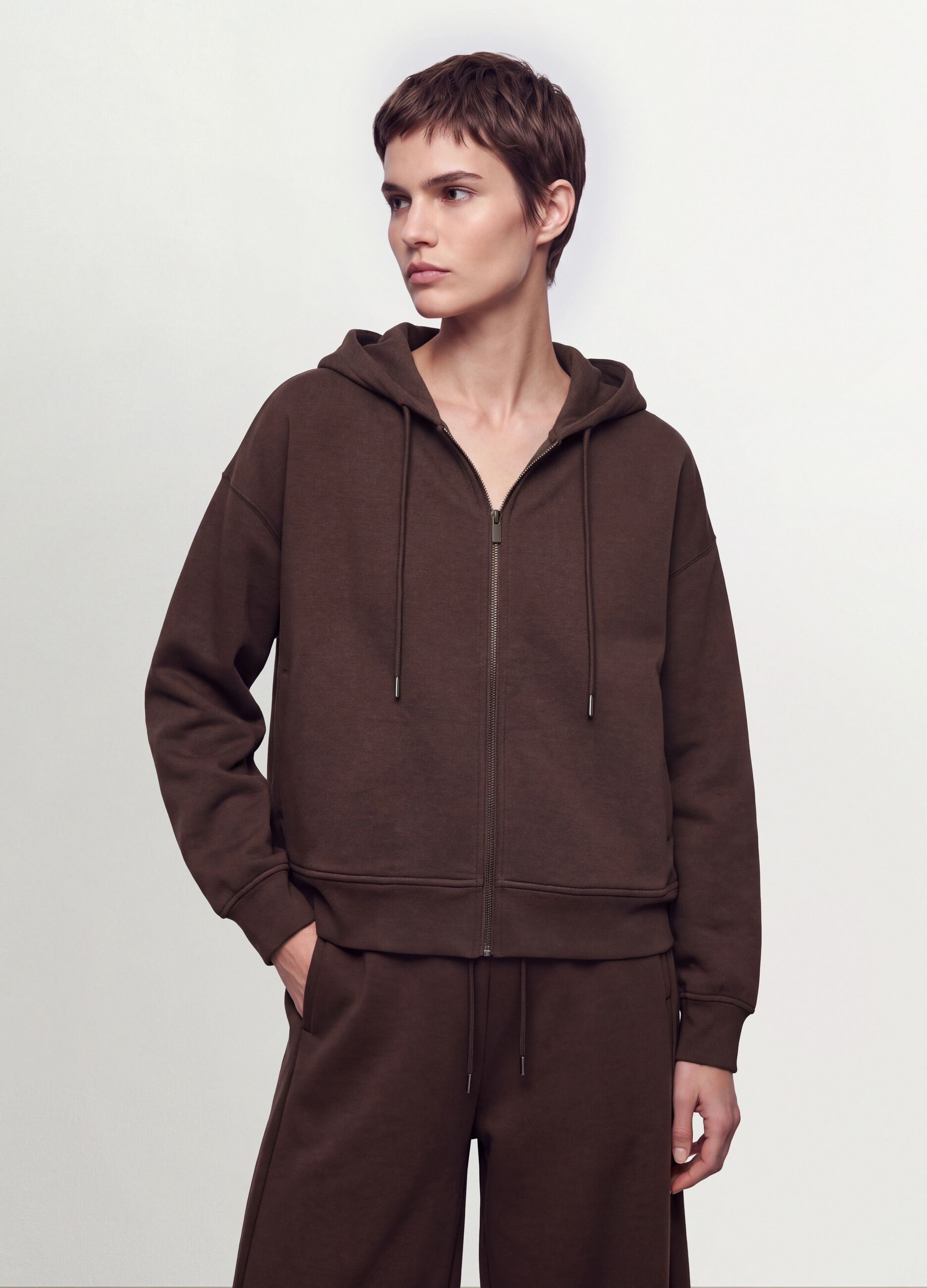 Felpa marrone in modal elasticizzato con cappuccio regular fit