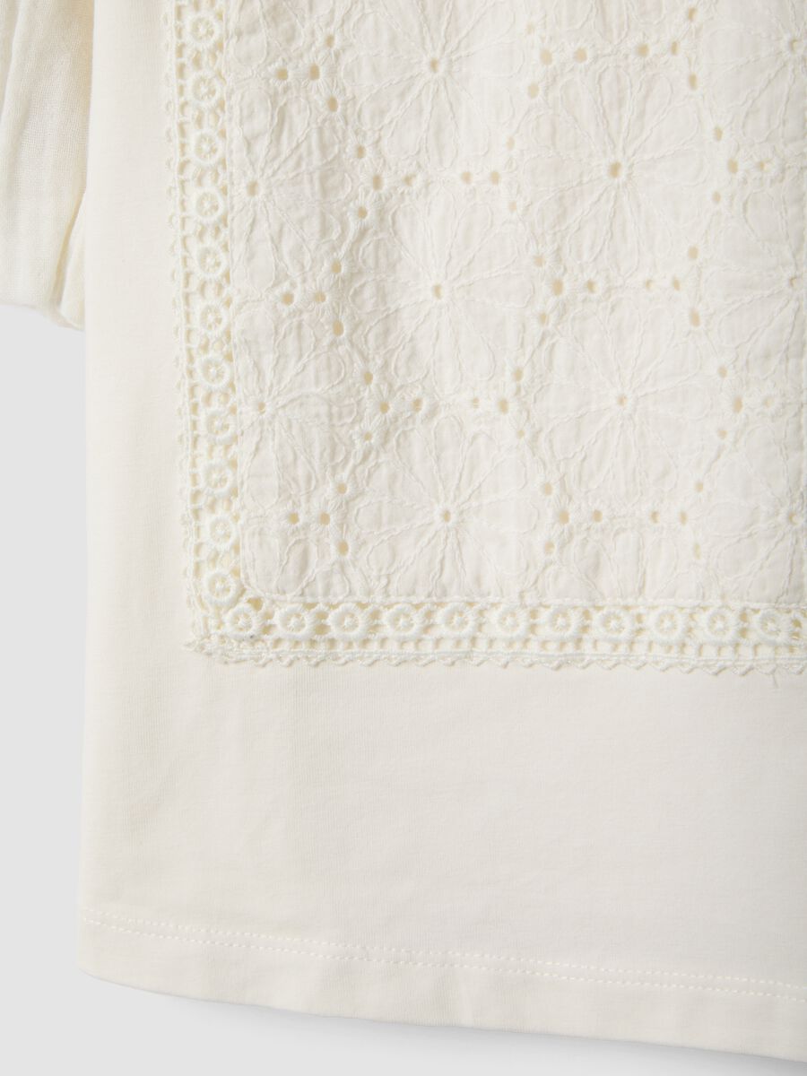 White stretch cotton girls' T-shirt with cut-out design_3