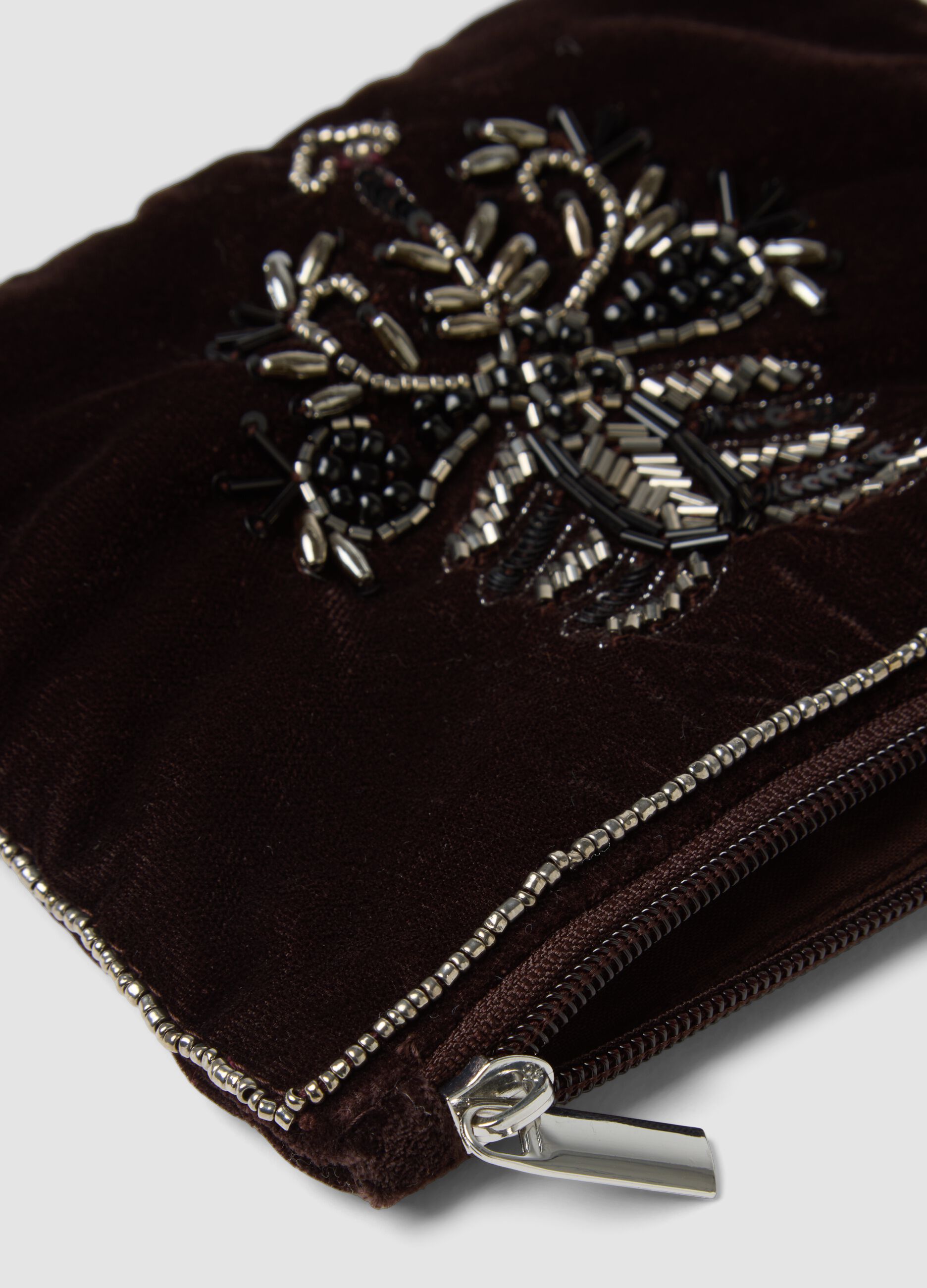 Pochette marrone con ricami di perline e zip