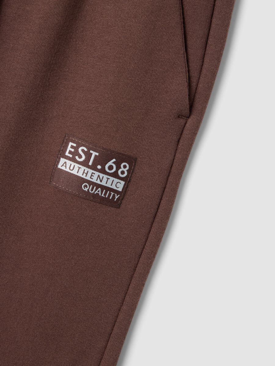 Brown regular-fit pure cotton jogger trousers_3