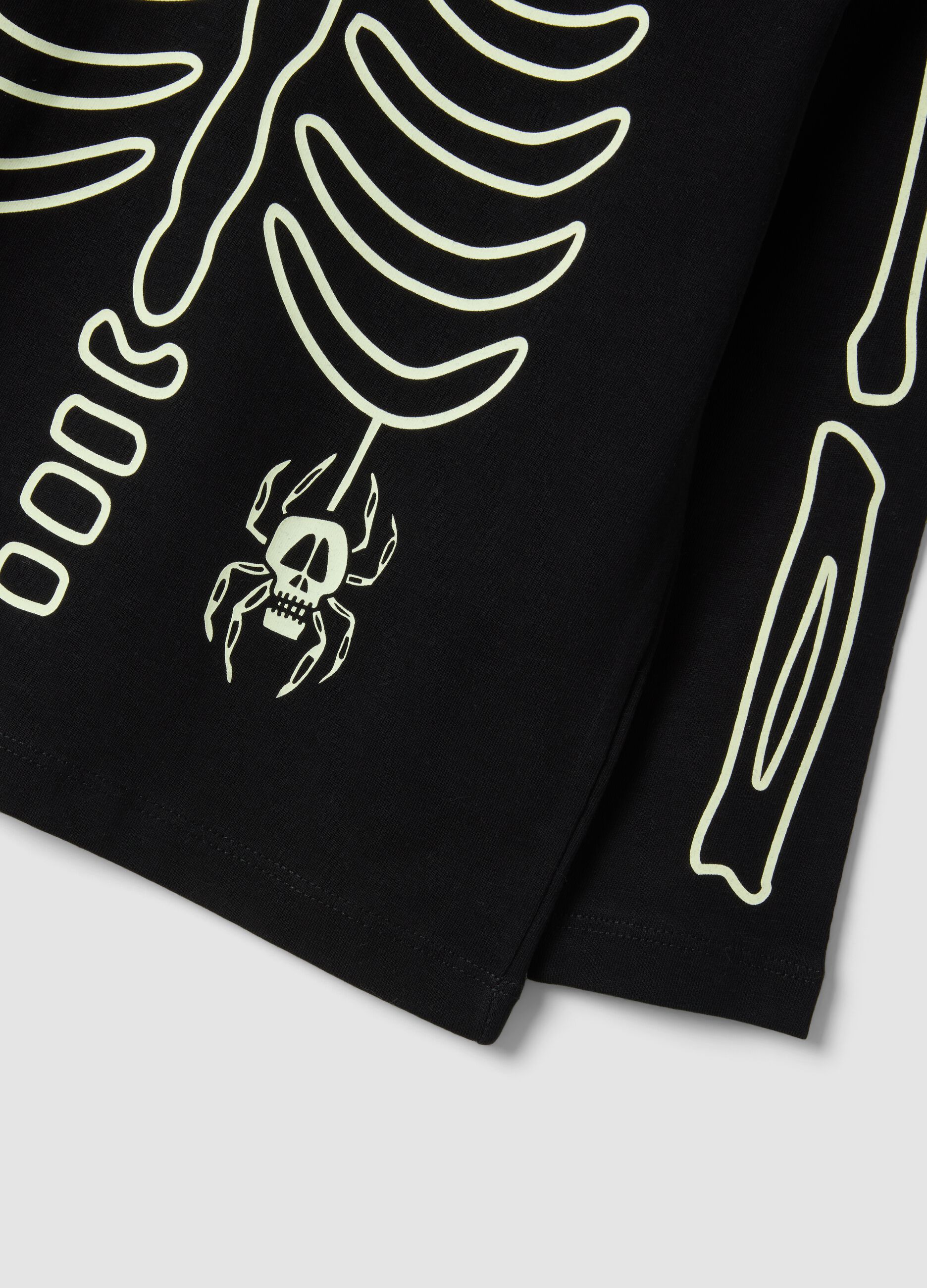 T-shirt nera in puro cotone con girocollo e stampa scheletro