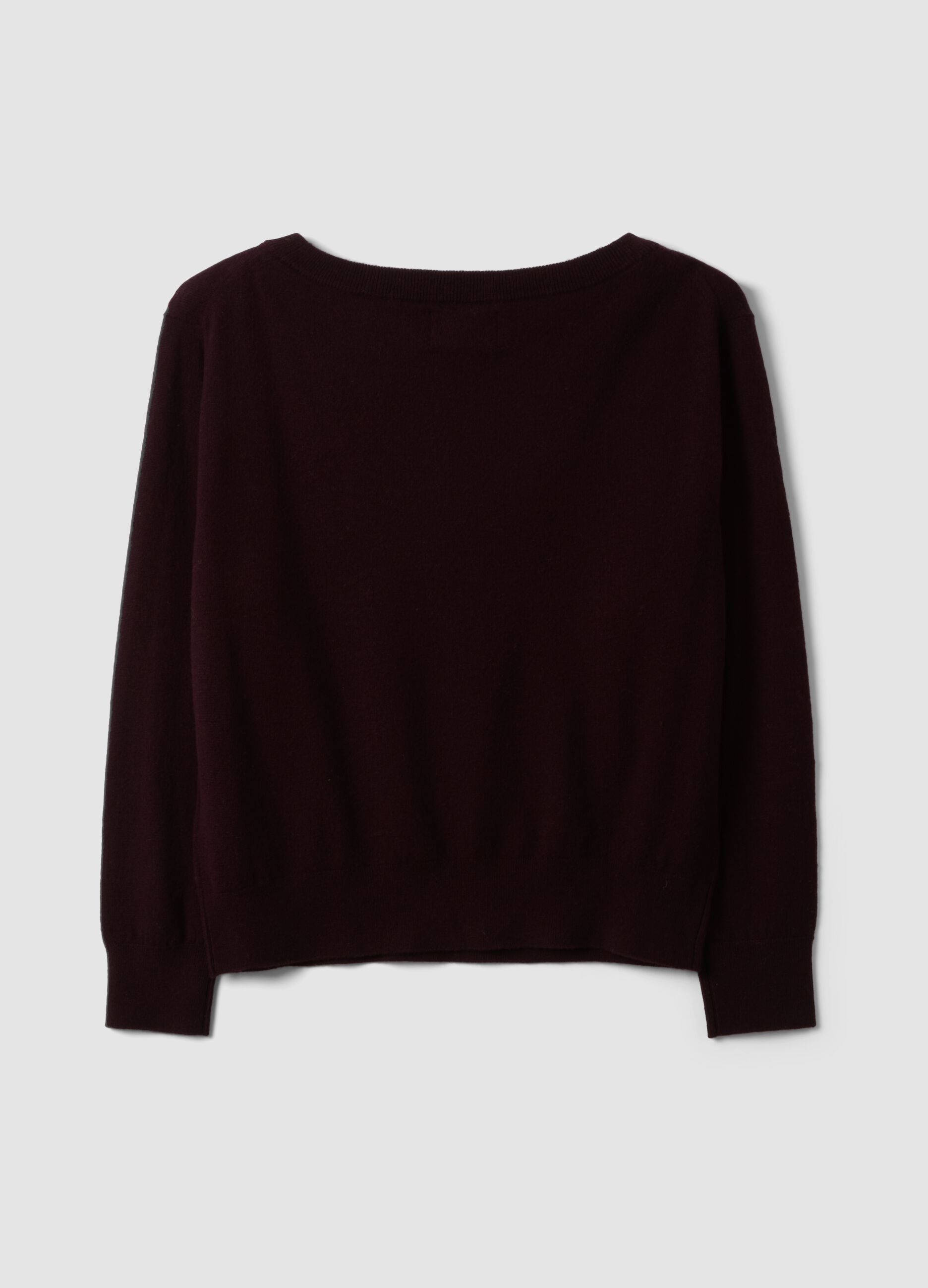Maglia viola in pura lana con scollo a barchetta