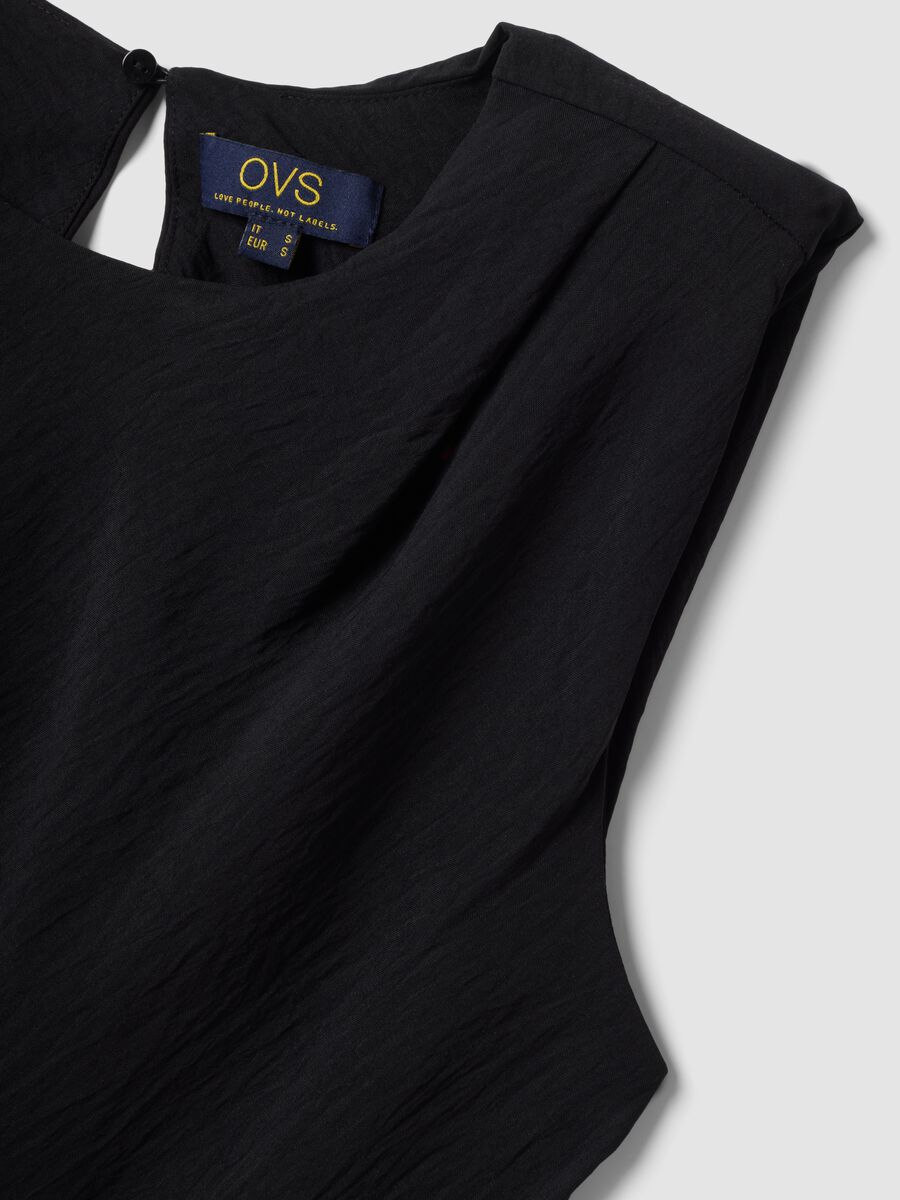 Black fitted dress with ruched detailing_6