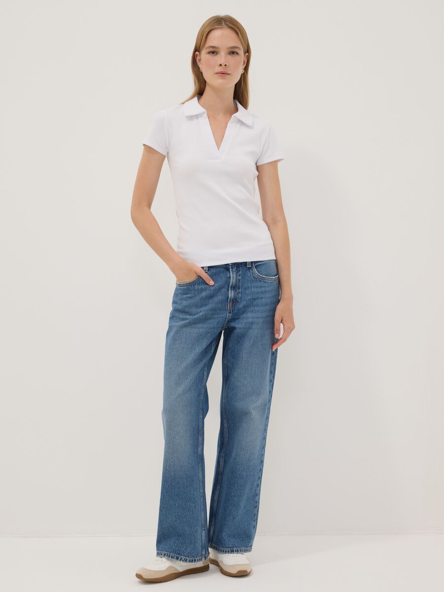 White stretch cotton polo shirt with open V-neck, regular fit_1