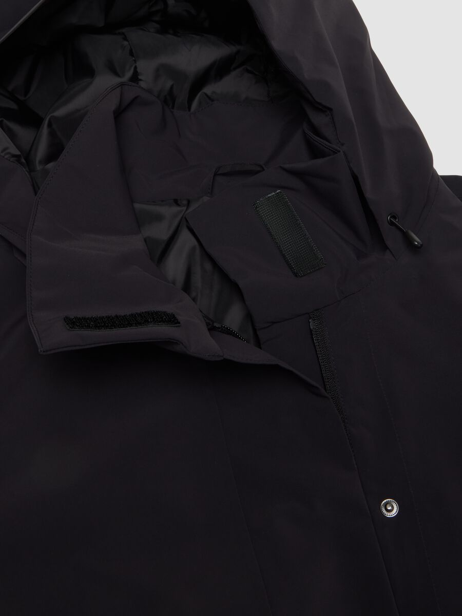 Giacca nera idrorepellente con cappuccio e zip regular fit ALTAVIA STUDIO_8
