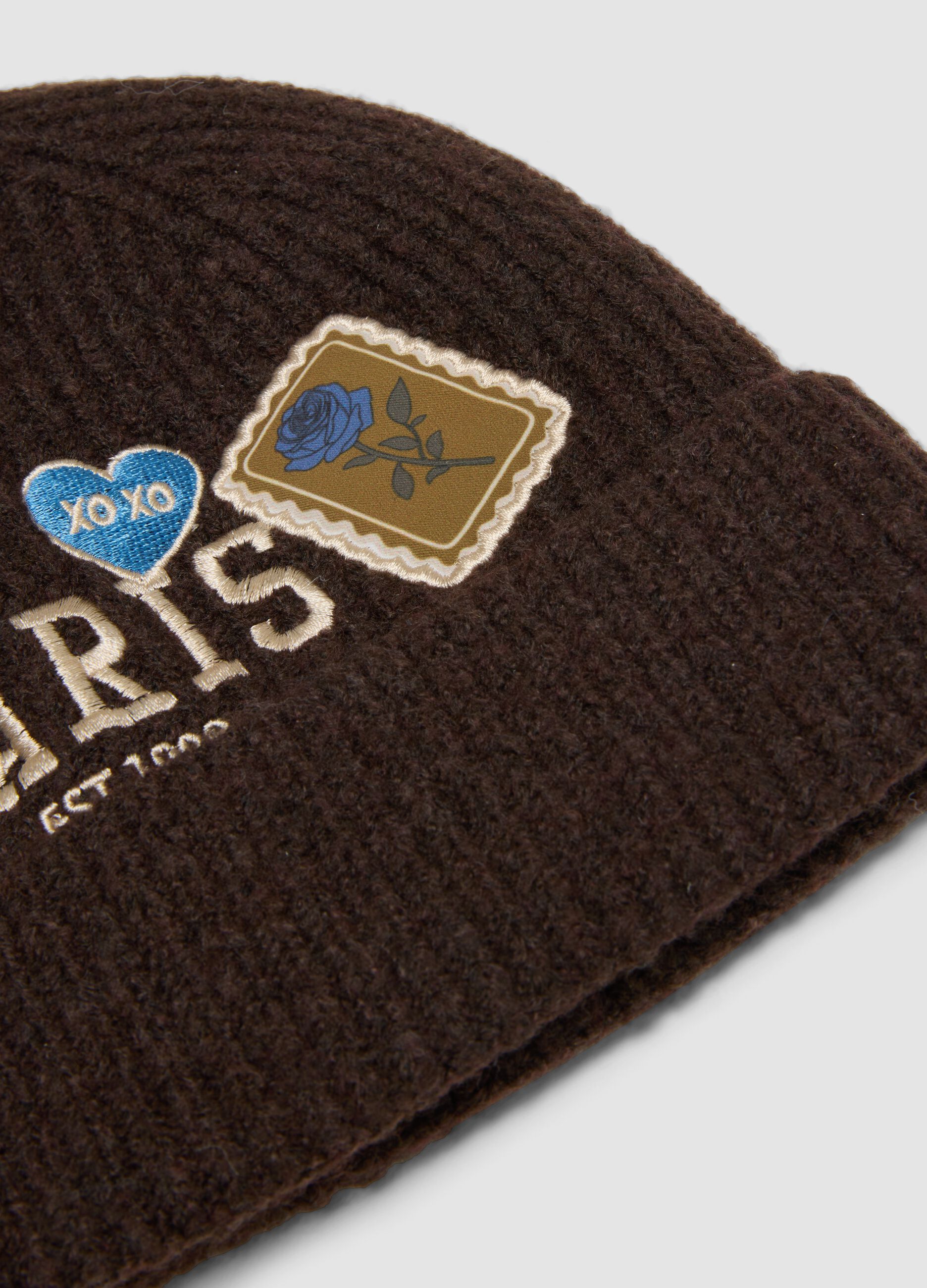 Cappello marrone in lana elasticizzato a coste