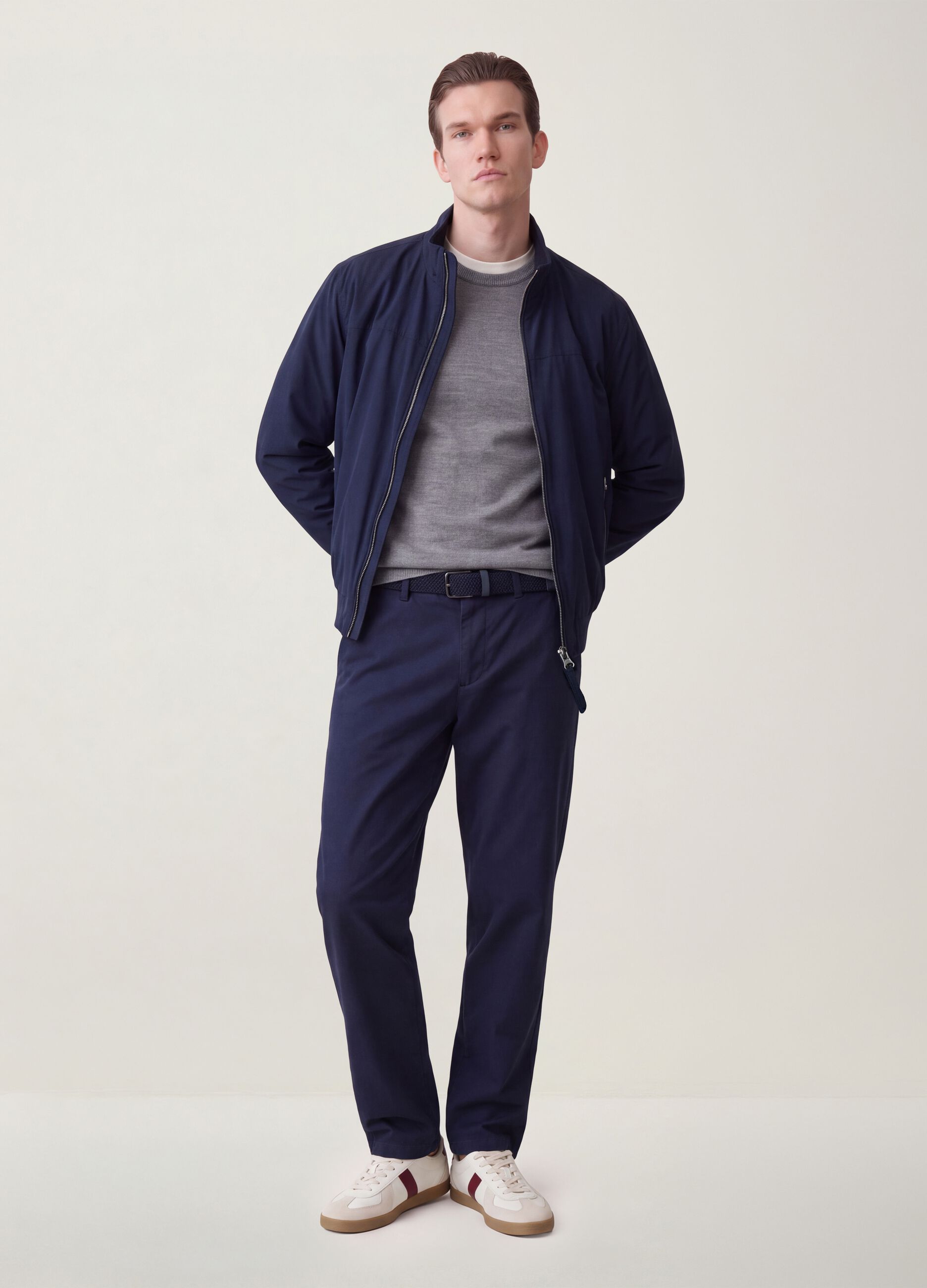 Giubbotto blu in tessuto elasticizzato con zip