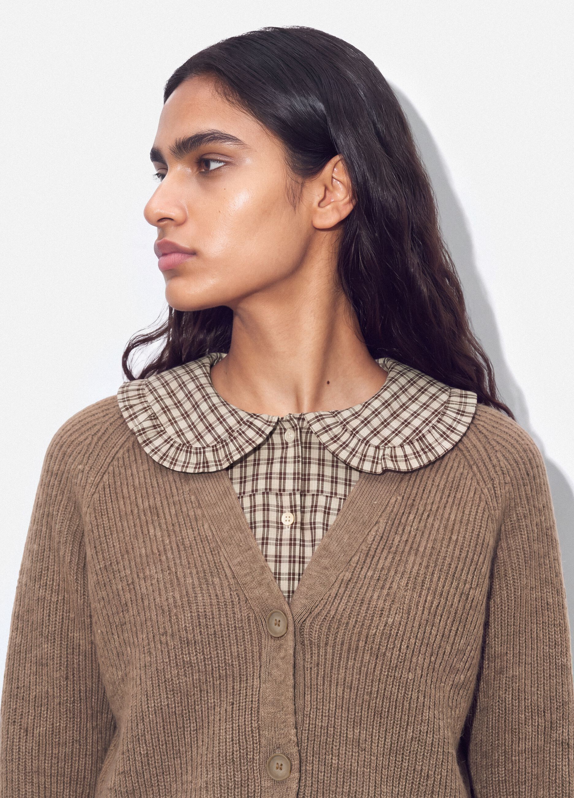 Cardigan marrone in lana elasticizzata con scollo profondo a V over fit