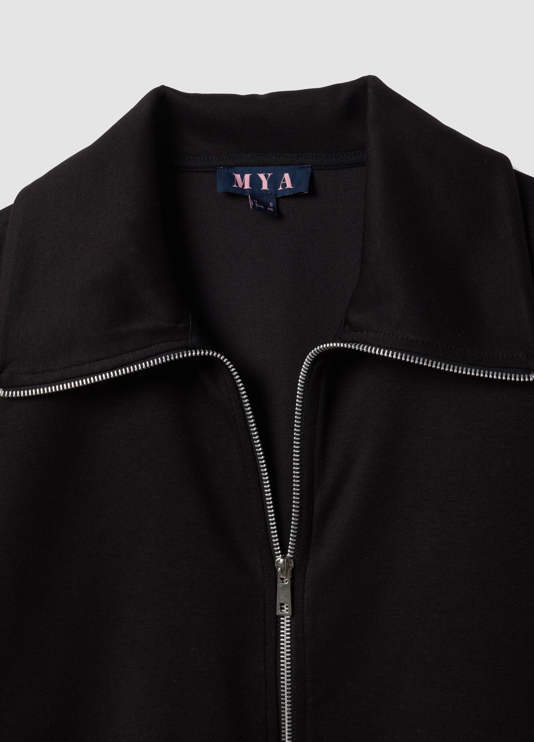 Felpa full zip nera in viscosa elasticizzata con colletto