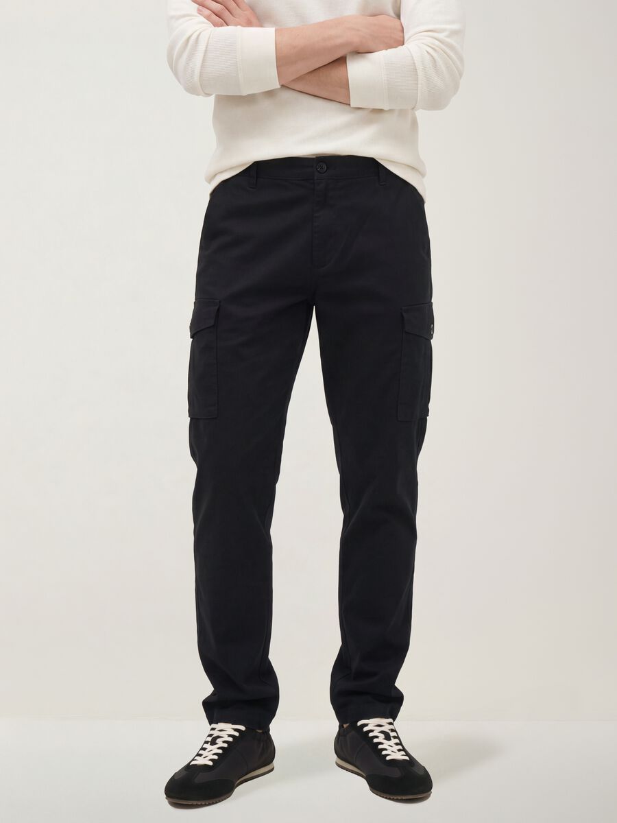 Pantaloni cargo neri in cotone elasticizzato slim fit_1