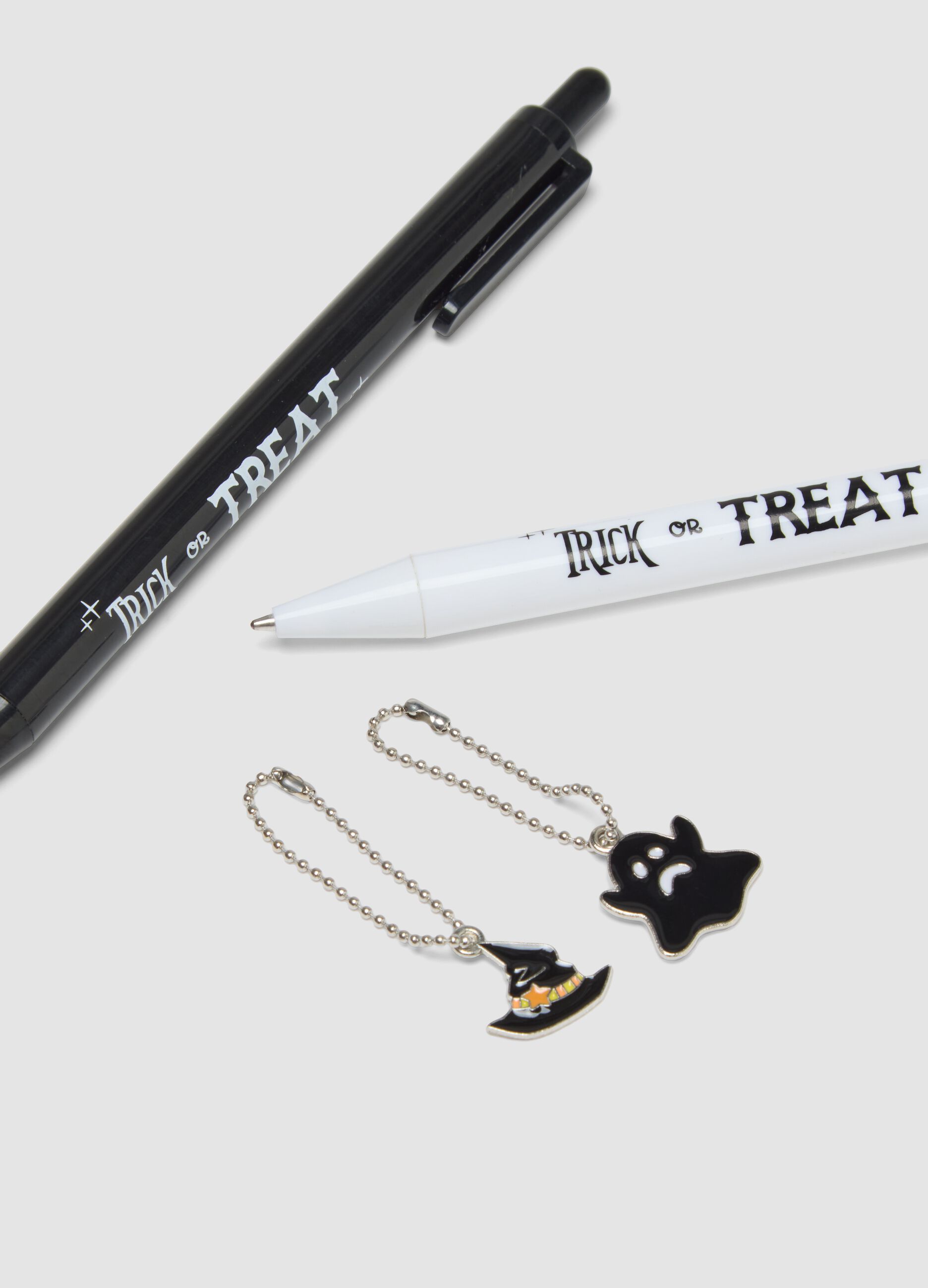 Black and white pen set with Halloween charms