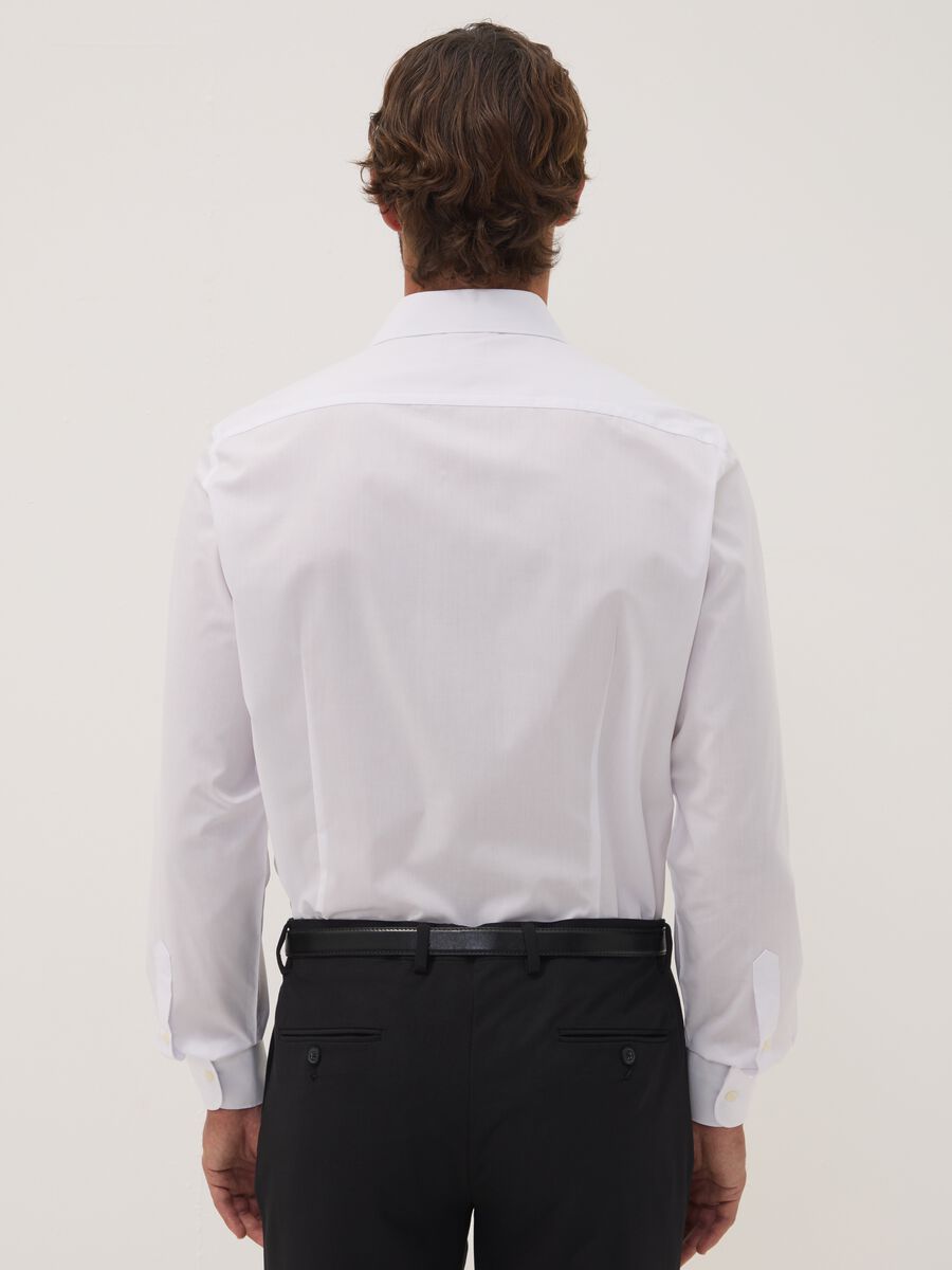 White slim-fit shirt with classic collar, easy iron_3