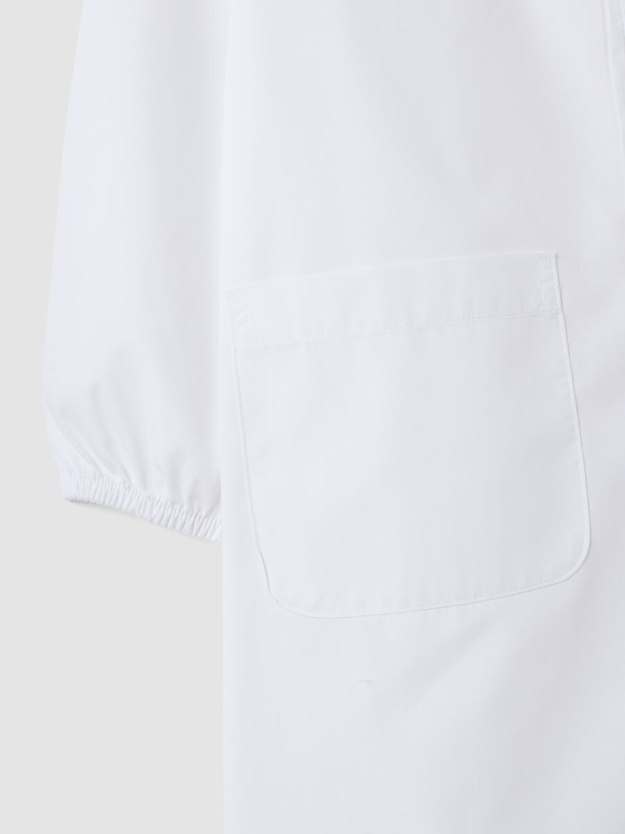 Customisable white school apron with classic collar_2