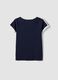 T-shirt blu in puro cotone con scollo a V e stampa frontale_5