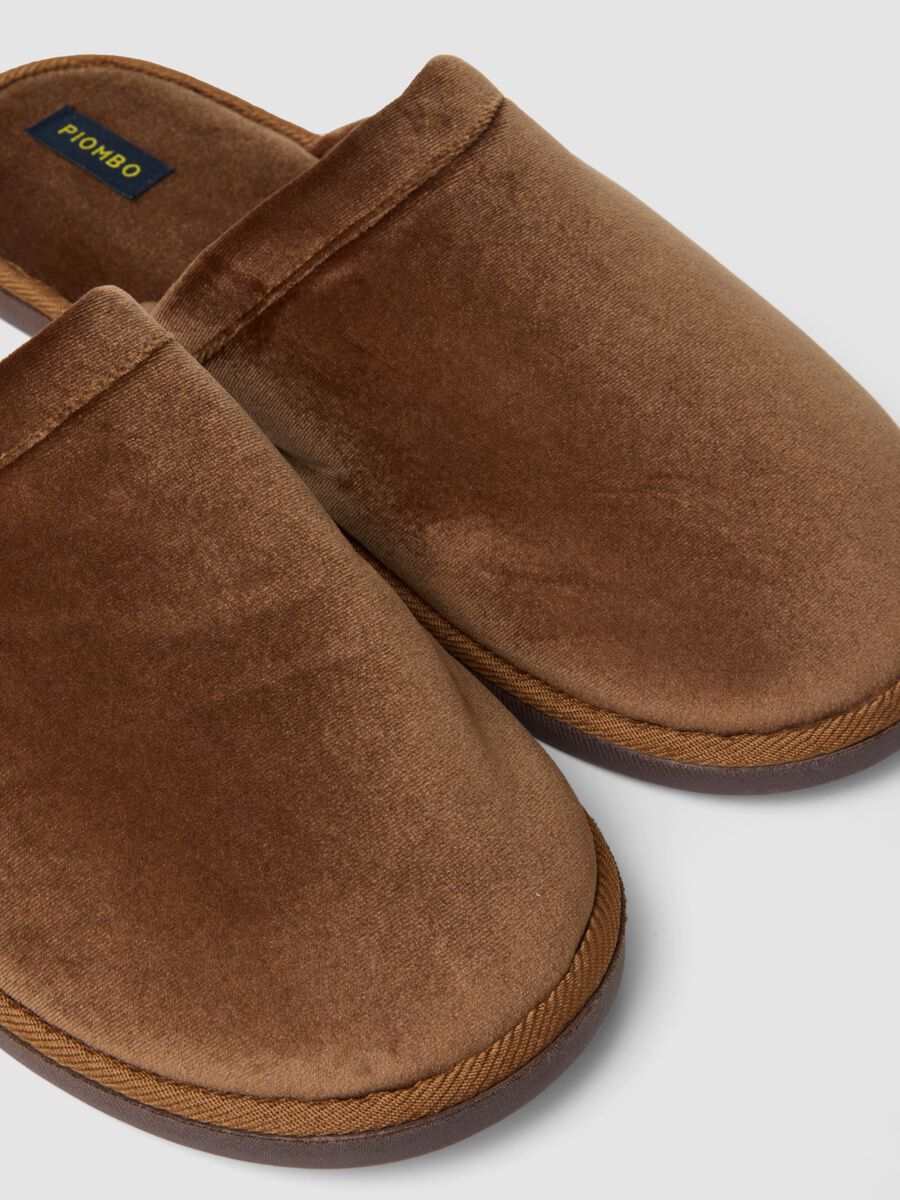 Brown slip-on house slippers with full lining_2