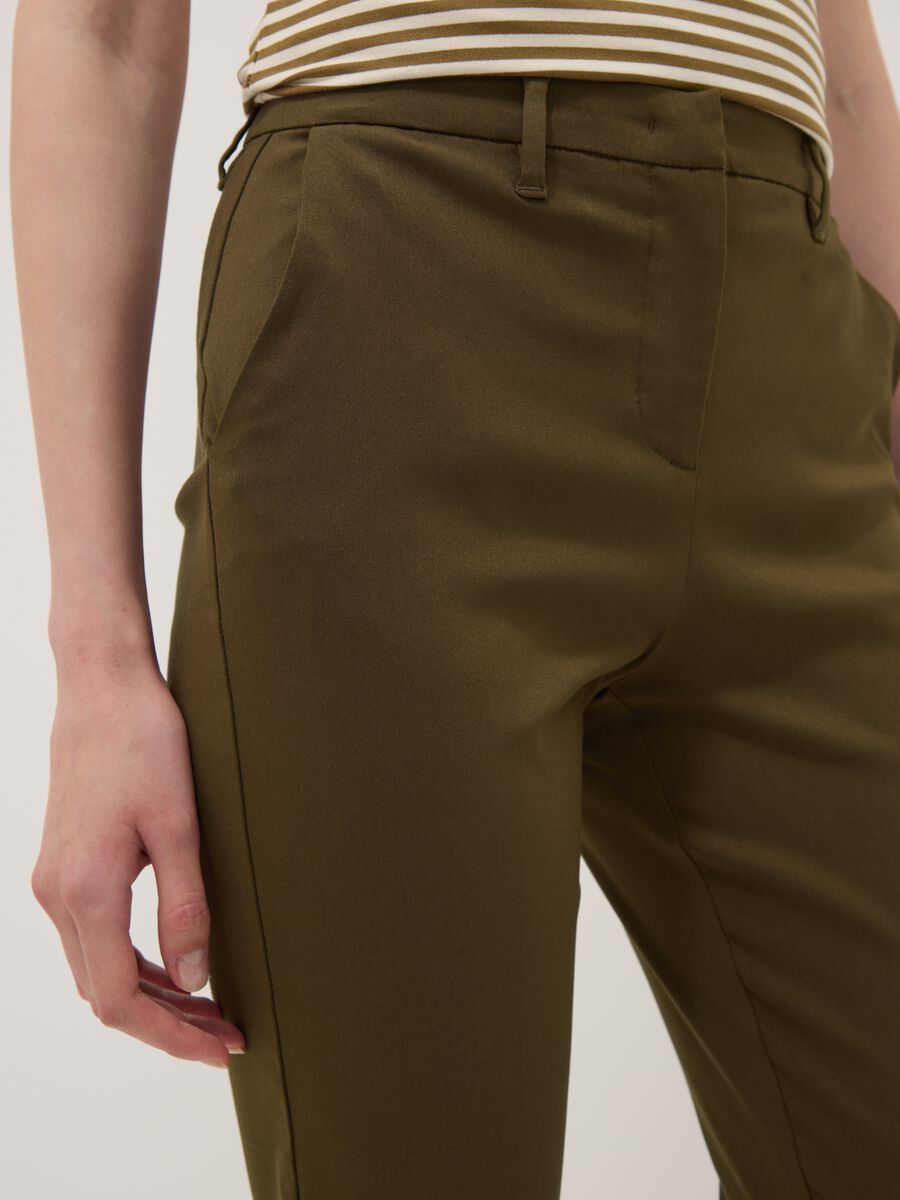 Green slim-fit stretch viscose chino trousers_3