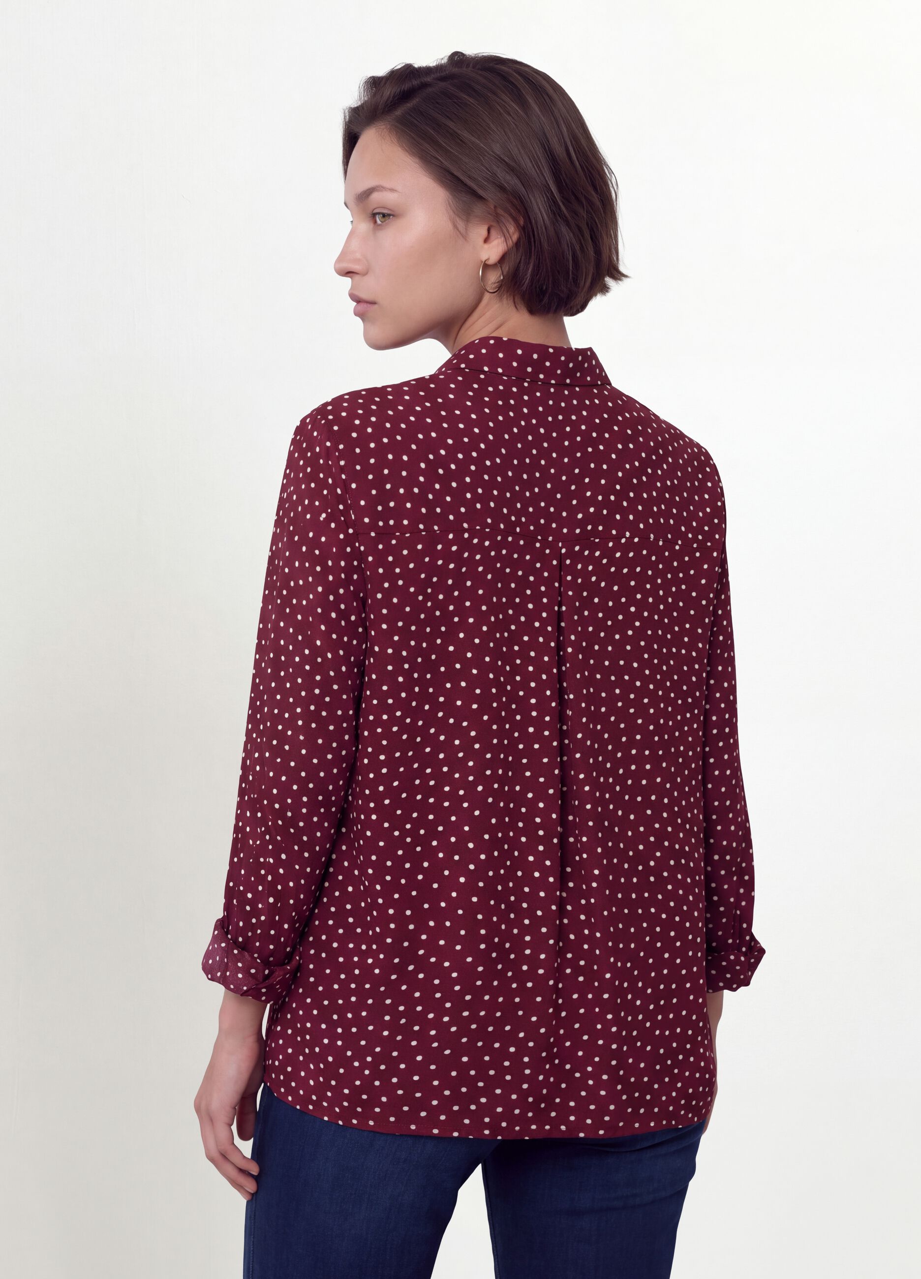 Red polka-dot shirt with classic collar, regular fit