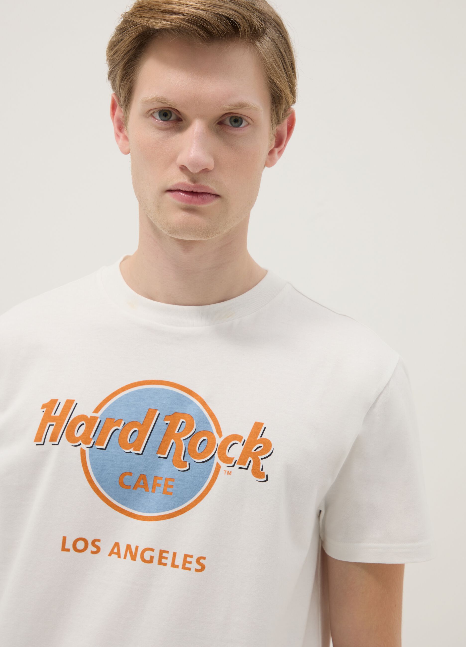 White pure cotton regular fit T-shirt with Hard Rock Cafe logo