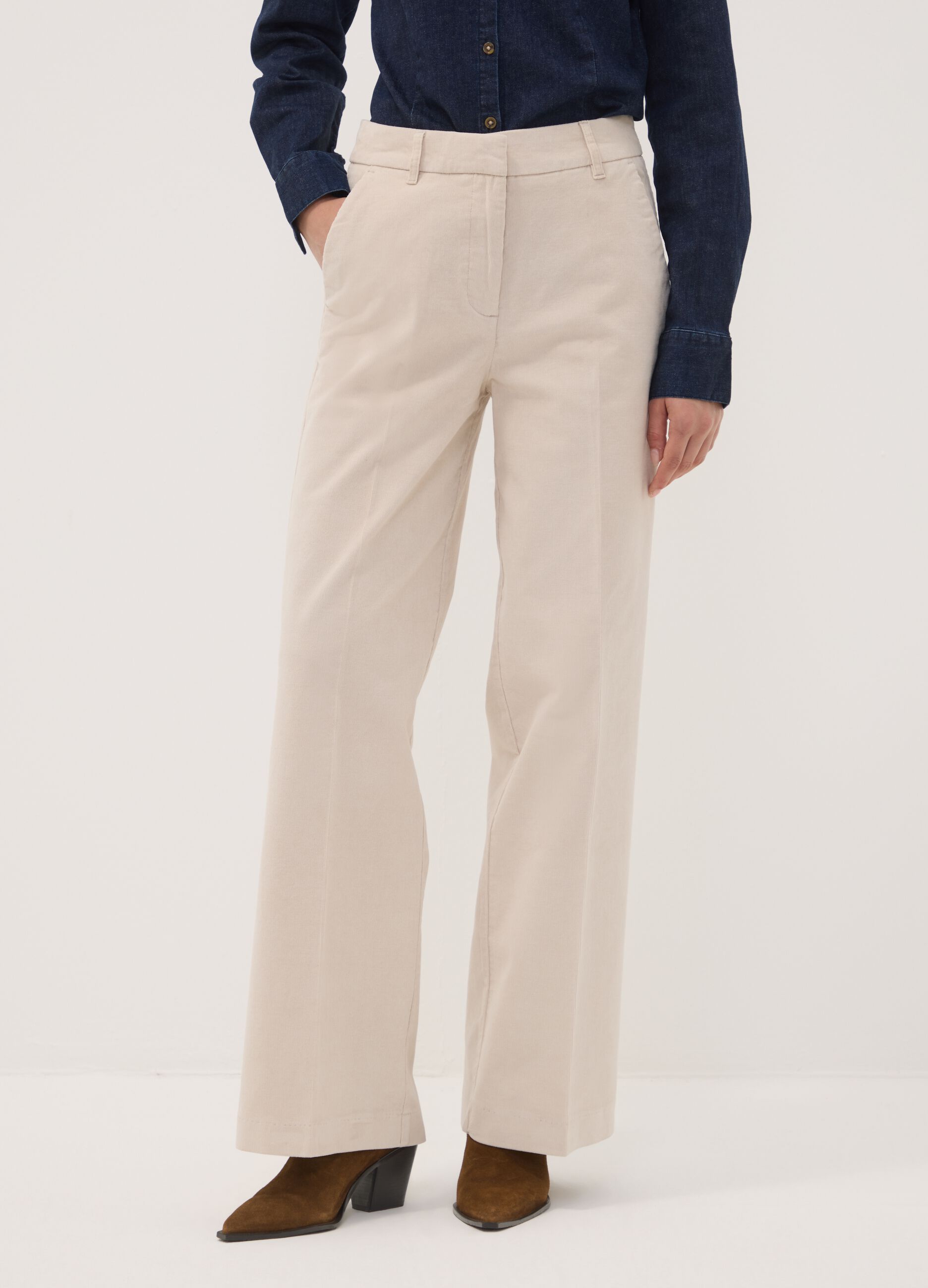 بنطال The Iconic Pants بيج بقصّة مستقيمة من قطن مطاطي مضلّع