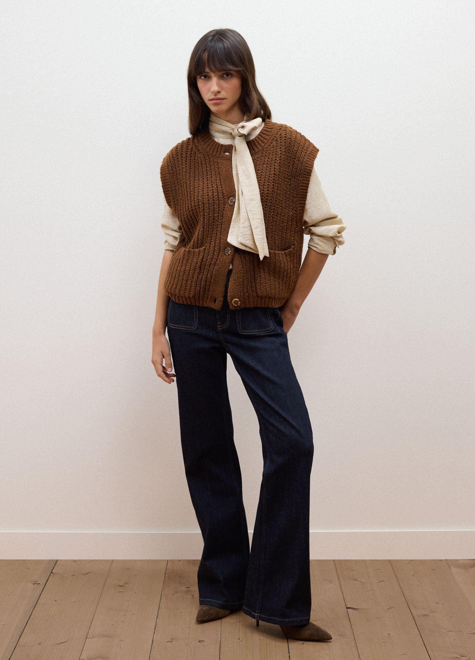 Gilet arancione in misto lana con bottoni