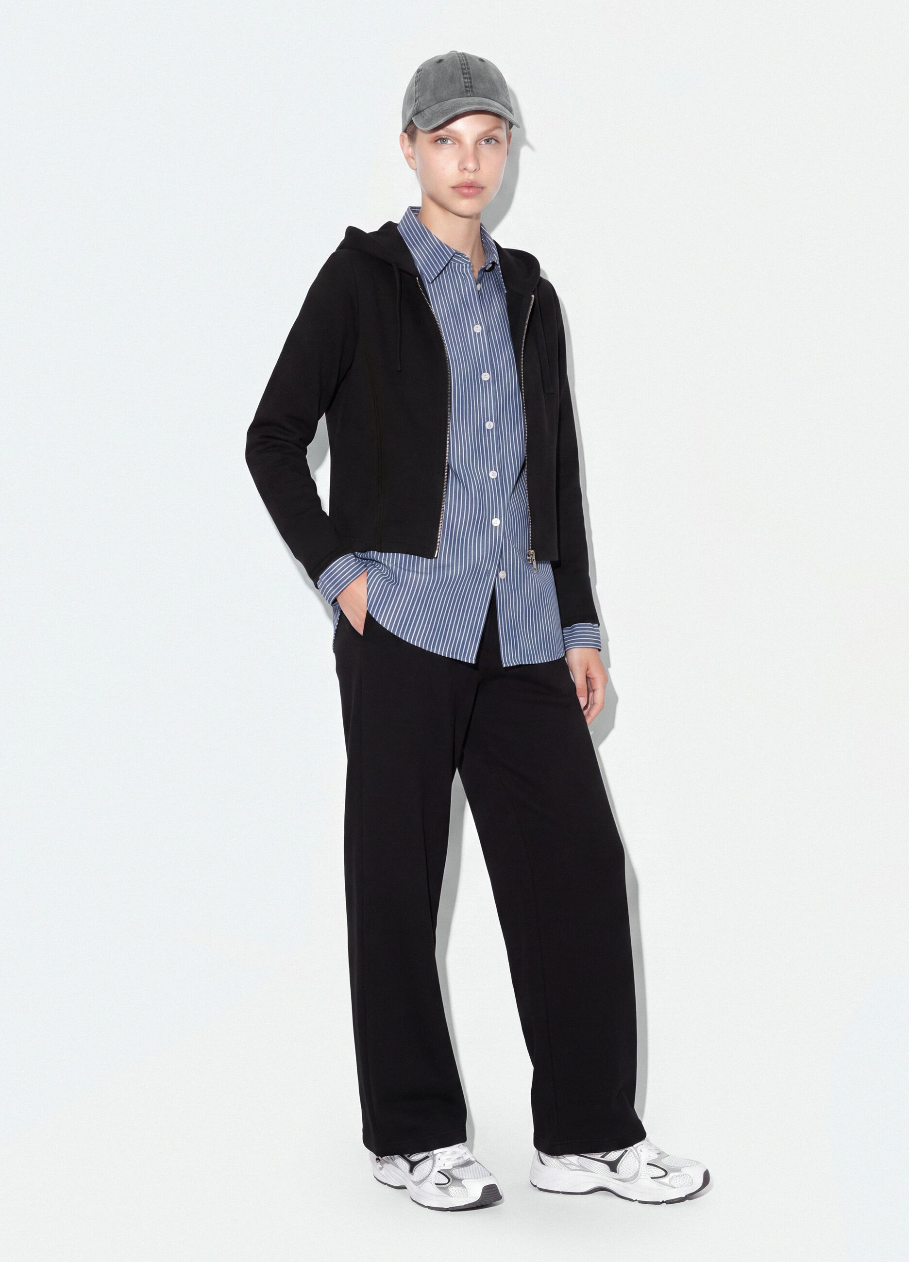 Black full-zip pure cotton hoodie, fitted